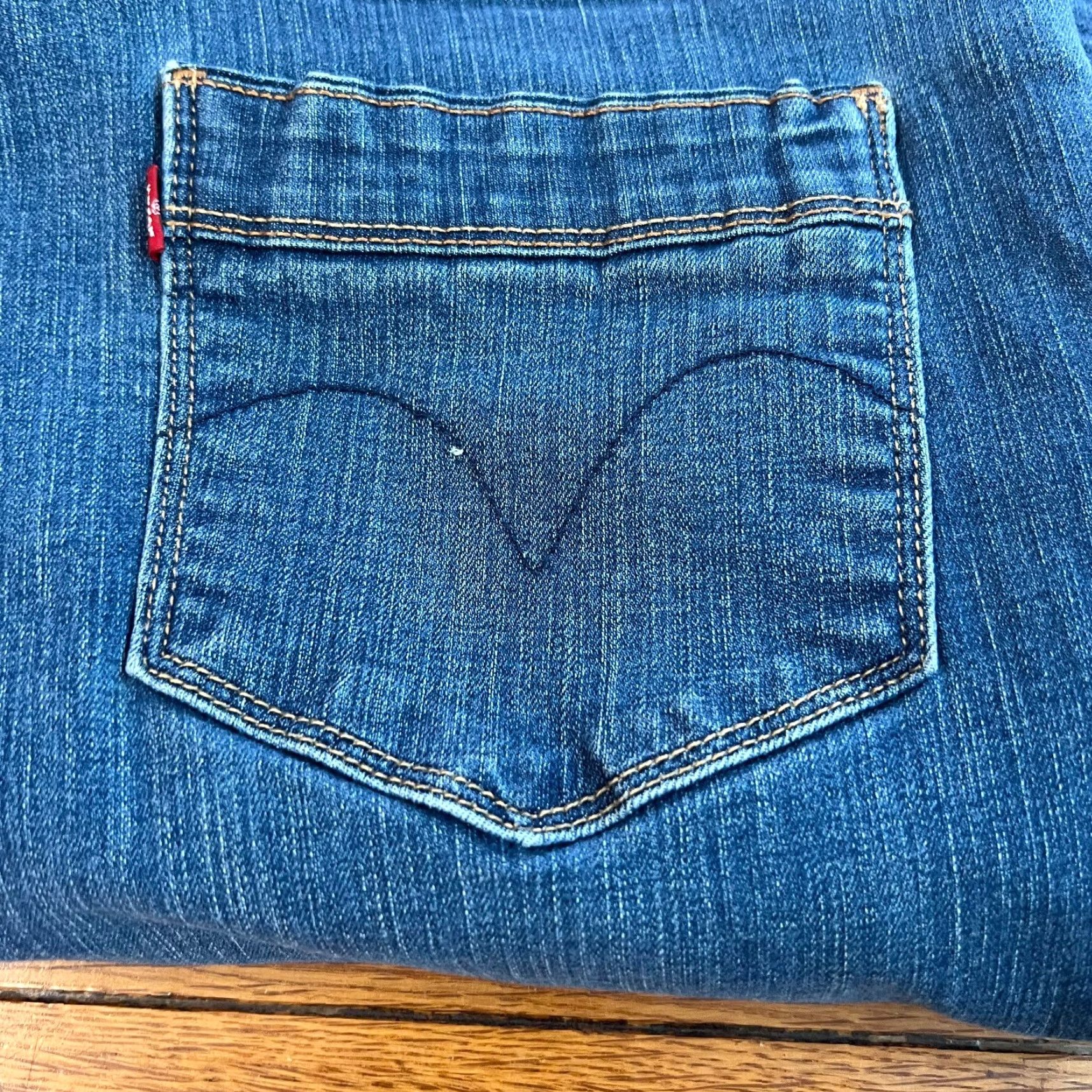 Levi's VINTAGE Levis San Francisco Womens Mid Rise Straight Blue Denim Bermuda Shorts 24 Size 42" / US 20 - 7 Thumbnail