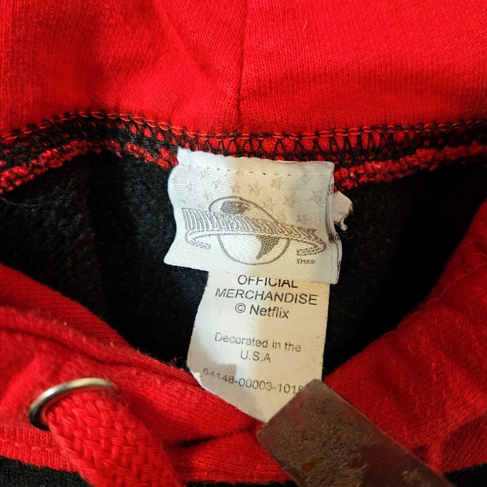 Vintage Universal Studios Stranger Things Hoodie L Men Red 2018 Halloween Horror Nights Pullover Sleeve Cut Off Size US L / EU 52-54 / 3 - 4 Thumbnail