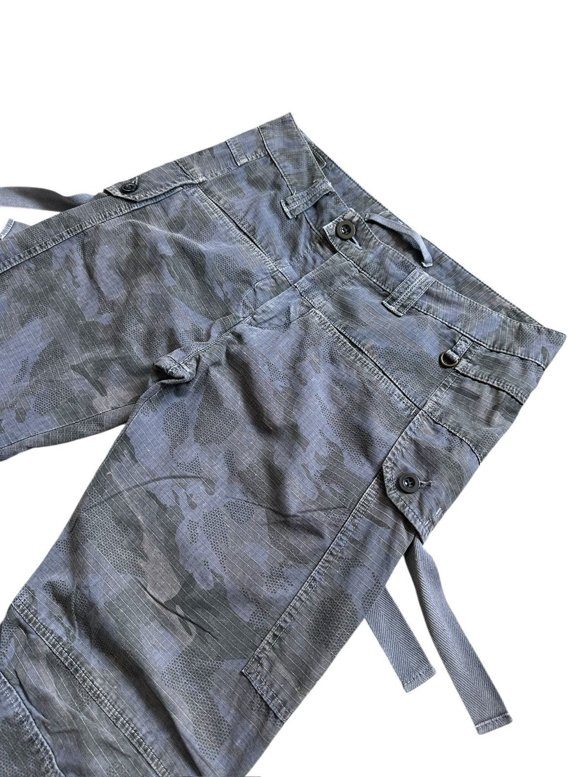 Marithe + Francois Girbaud 2000s MFG camo cargo hybrid quarter pants Size US 33 - 4 Thumbnail