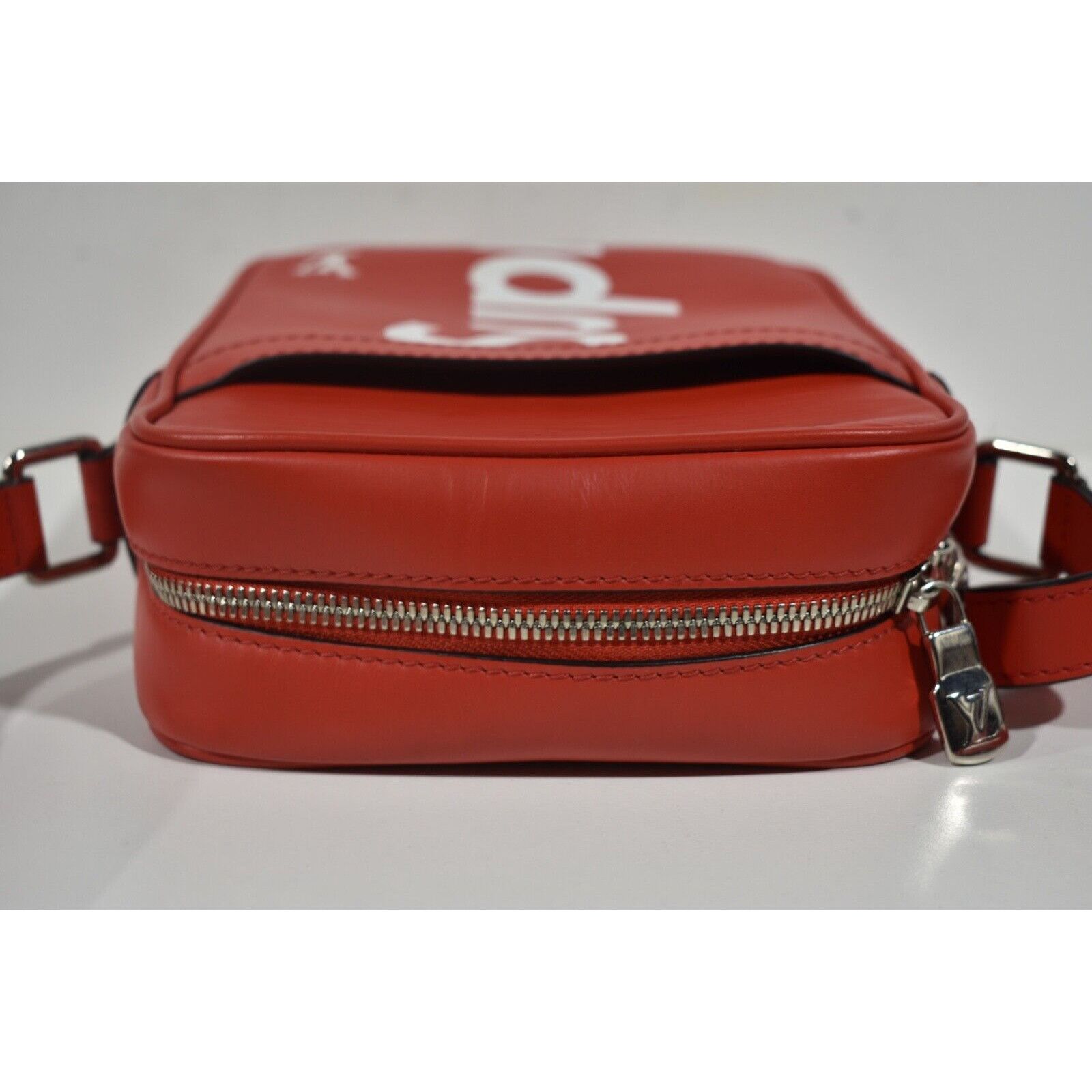 Louis Vuitton Louis Vuitton Supreme Epi Leather Shoulder Crossbody Bag Size ONE SIZE - 8 Thumbnail