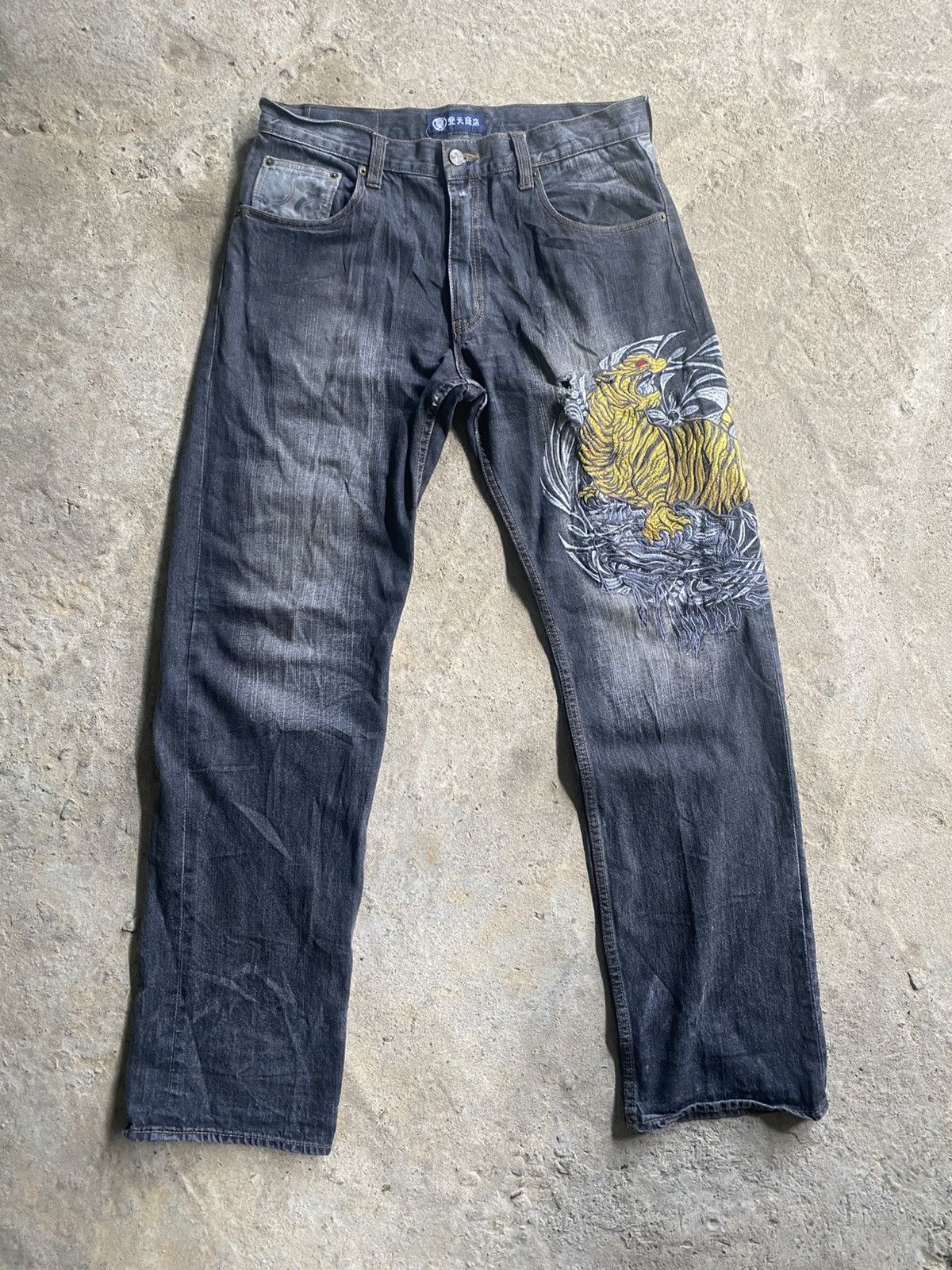 Kodama Embroidery Distressed Jeans