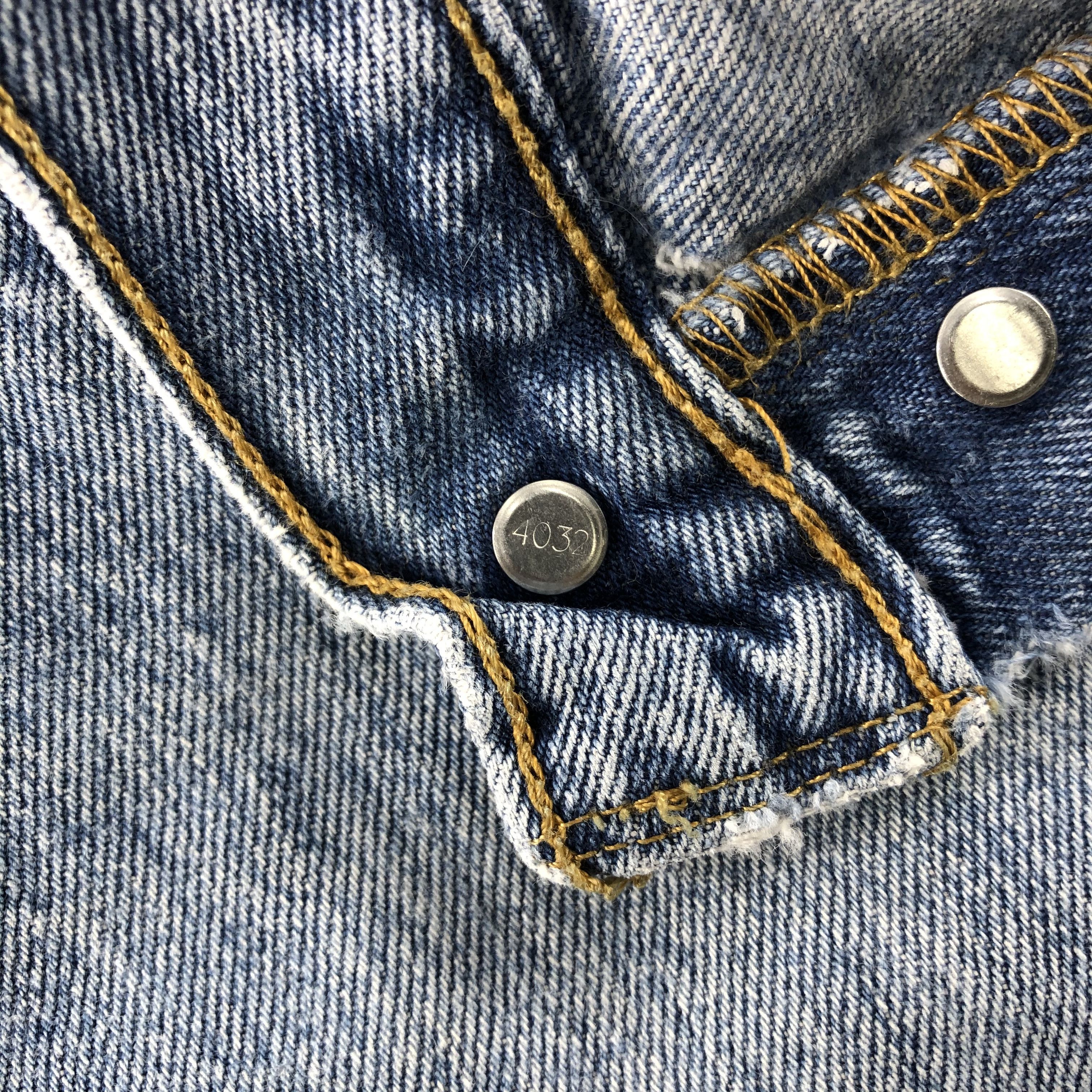 Levi's Vintage Light Wash Levis 501 Jeans- J1362 Size US 35 - 9 Thumbnail