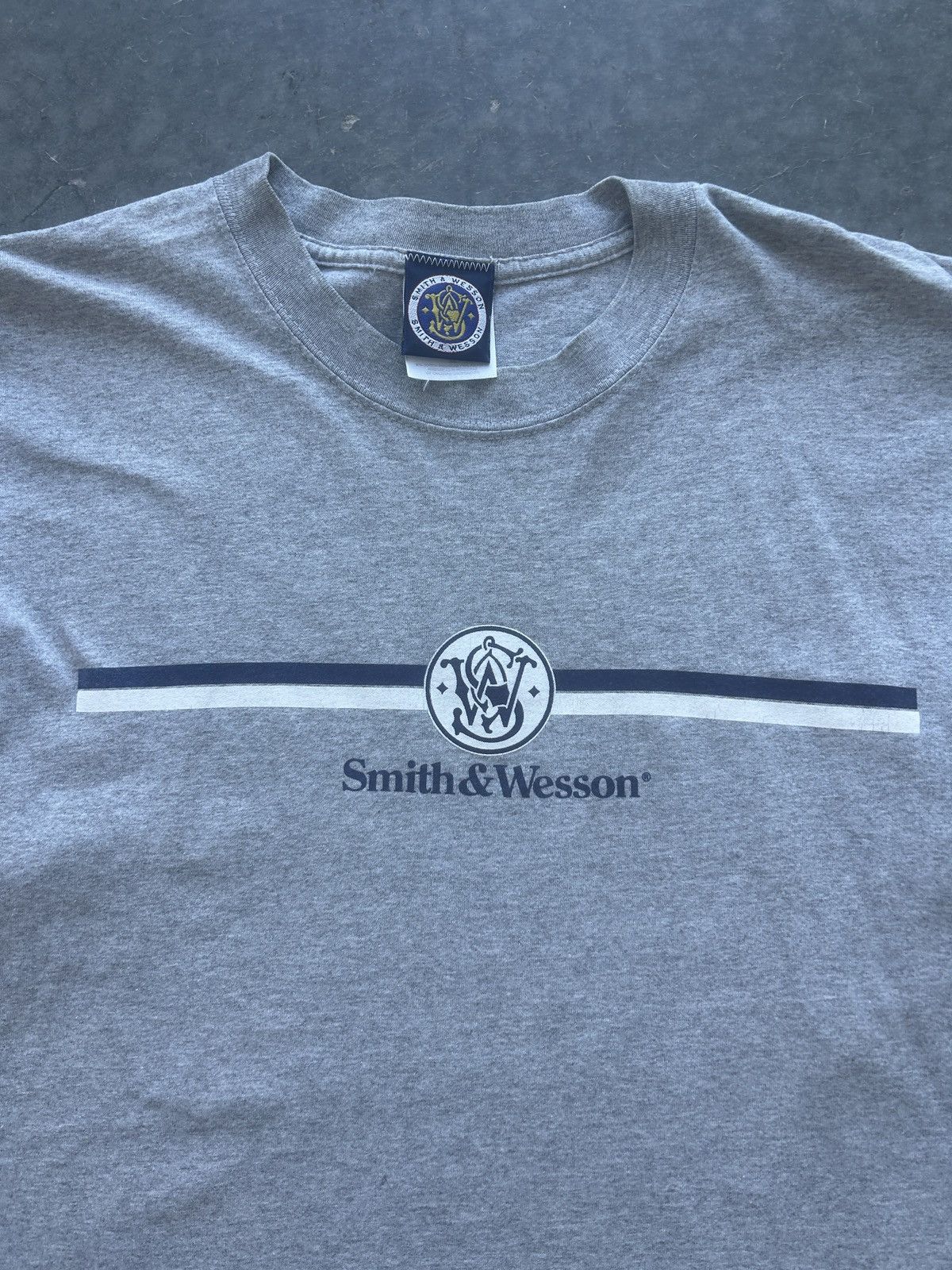 Vintage Vintage Y2K Smith and Wesson Graphic Tee Size US XL / EU 56 / 4 - 2 Thumbnail