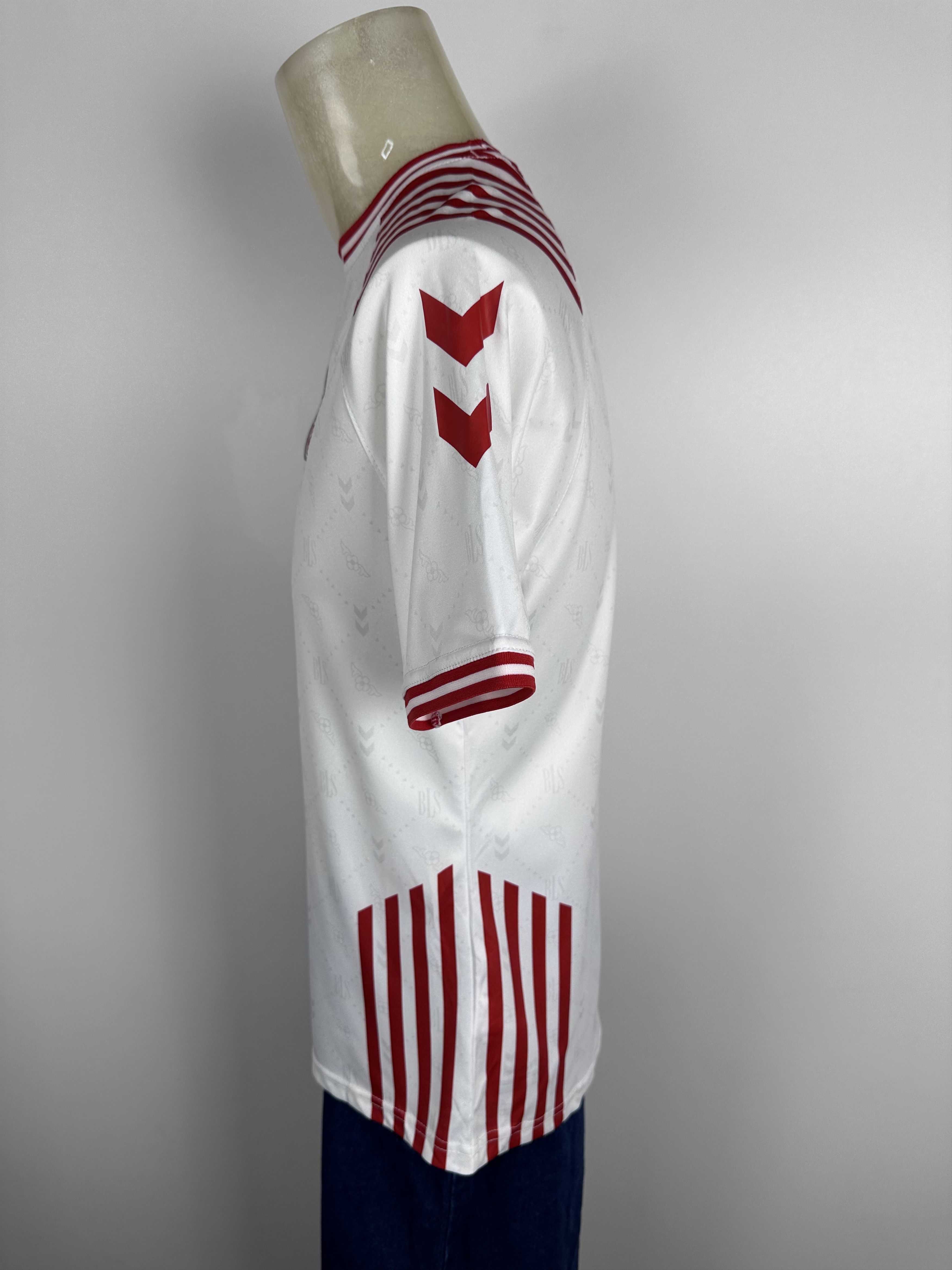 Hummel DENMARK 2022 SHIRT FOOTBALL SOCCER JERSEY HUMMEL #8 Delaney Size US S / EU 44-46 / 1 - 9 Thumbnail