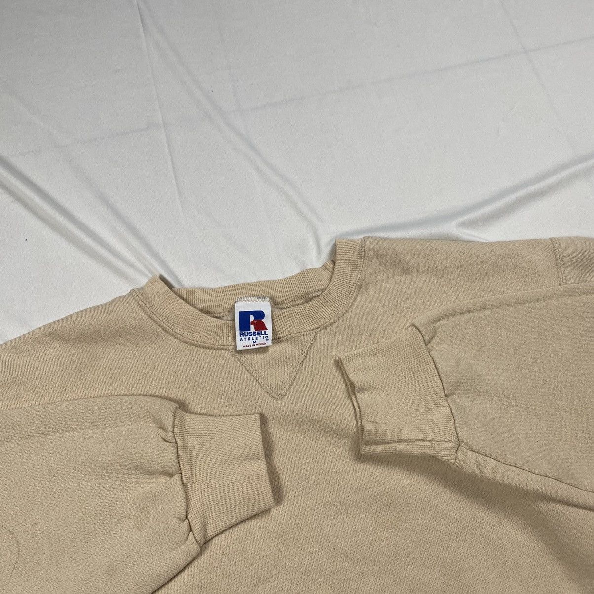 Russell Athletic Vintage y2k Russell Beige Blank Boxy Crewneck Size US M / EU 48-50 / 2 - 3 Thumbnail