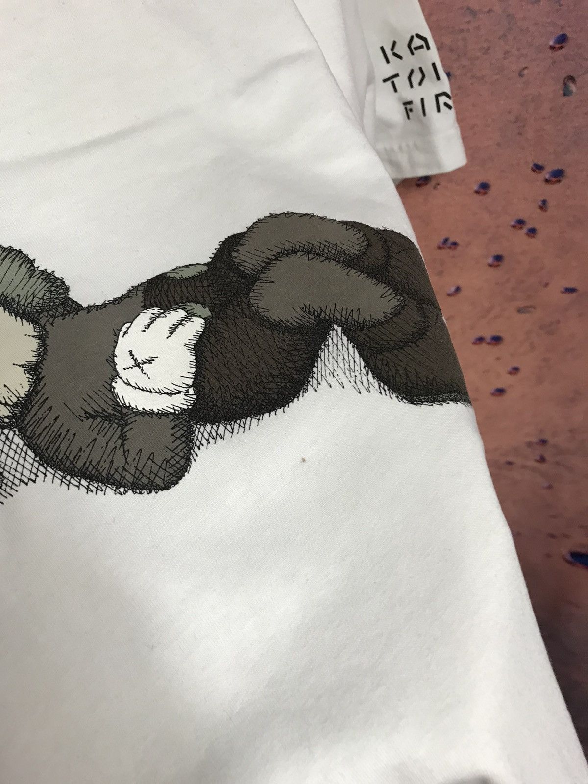 Kaws × Uniqlo Uniqlo x Kaws streetwear tee Size US M / EU 48-50 / 2 - 7 Thumbnail