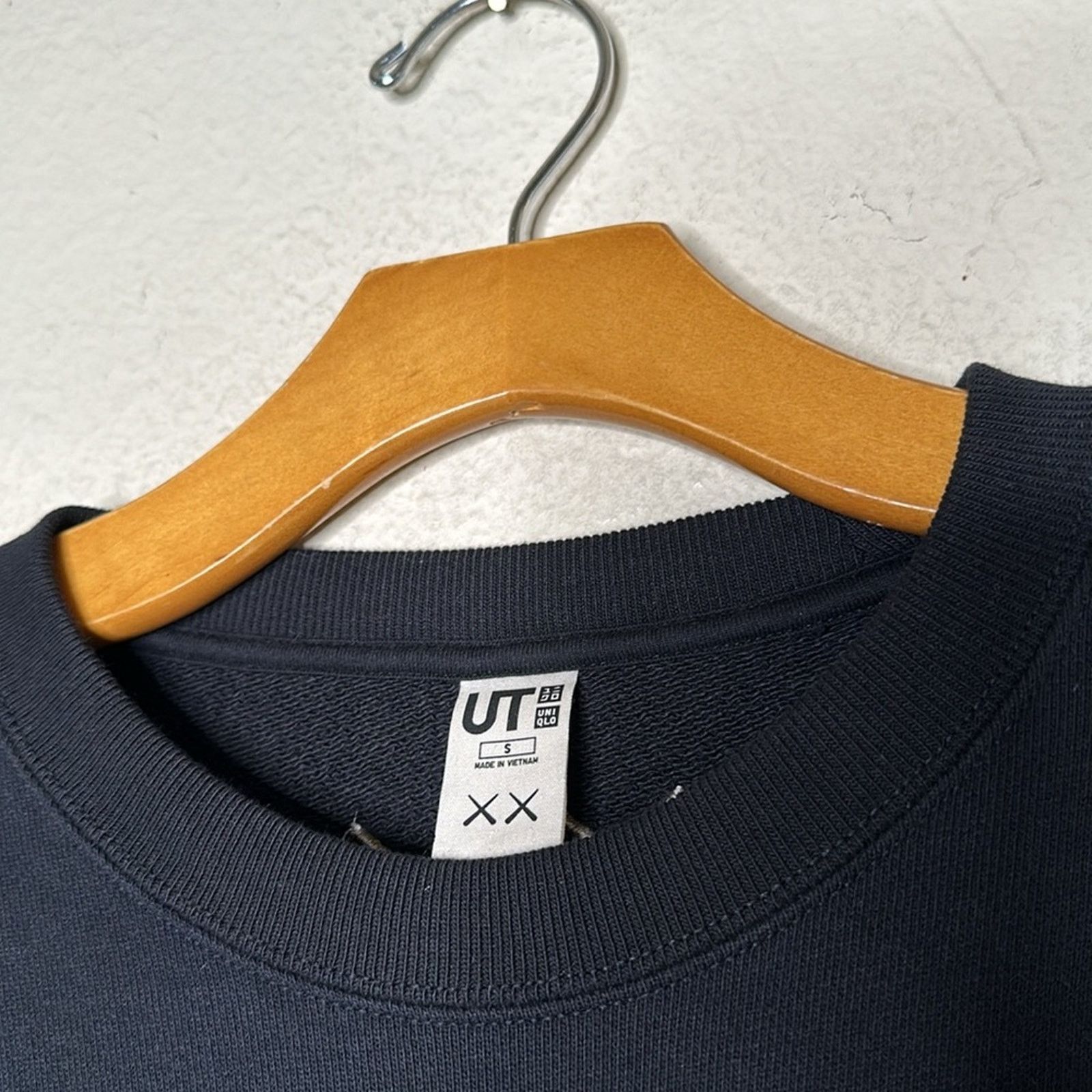 Kaws × Uniqlo NEW UNIQLO x KAWS Crewneck Sweatshirt Black Size Small Black Size US S / EU 44-46 / 1 - 8 Thumbnail