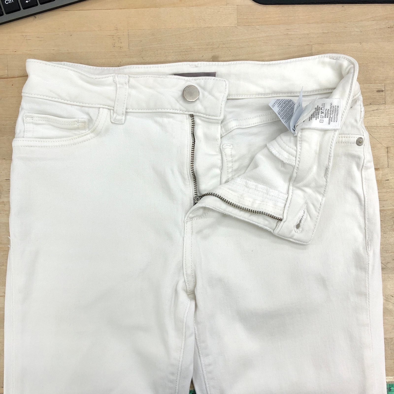 DL1961 DL1961 Size 27 Jeans Bridget Cropped Boot Midrise White Size 28" / US 6 / IT 42 - 13 Thumbnail