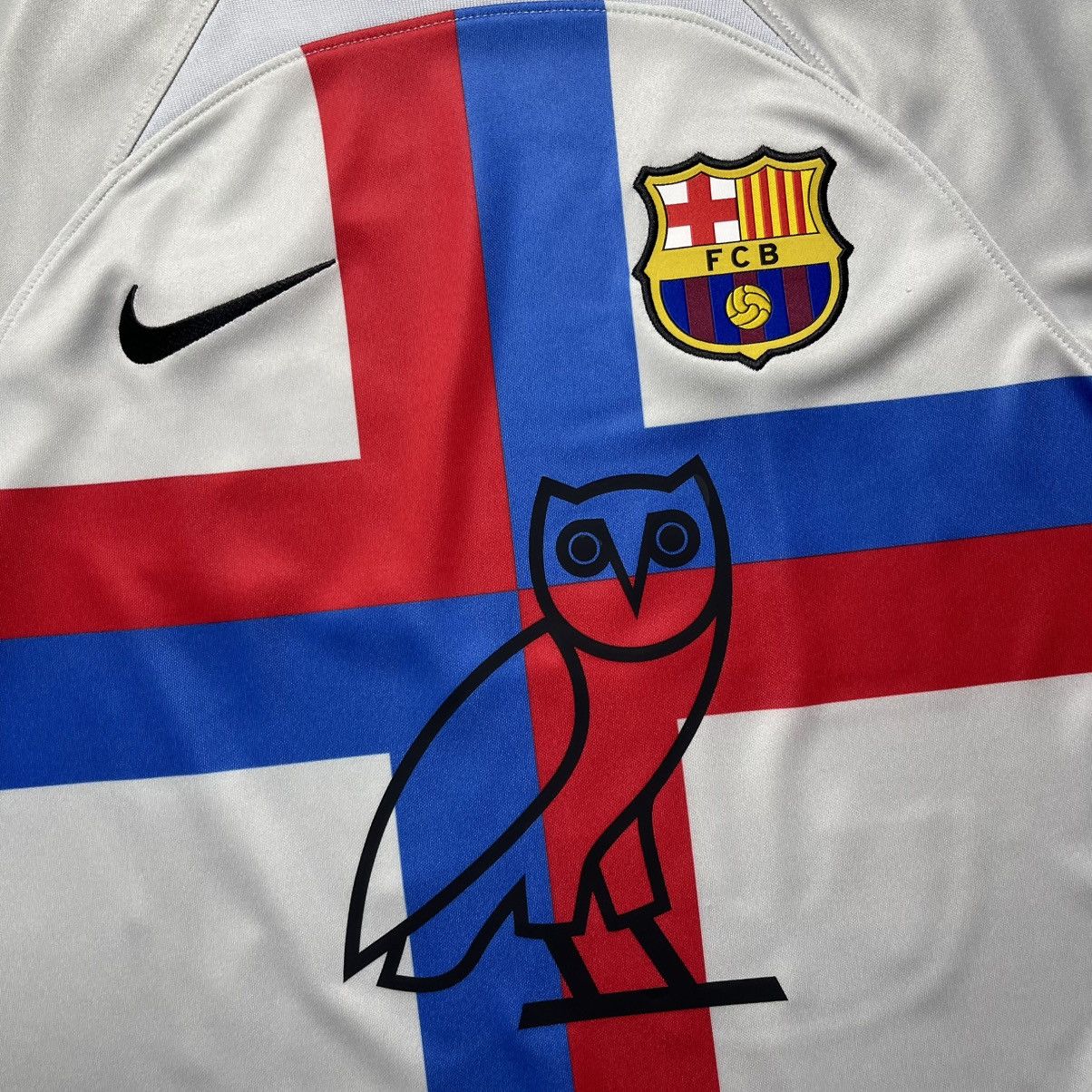 Vintage BARCELONA NIKE 2022/2023 FOOTBALL THIRD JERSEY OVO #50 DRAKE Size US S / EU 44-46 / 1 - 4 Thumbnail