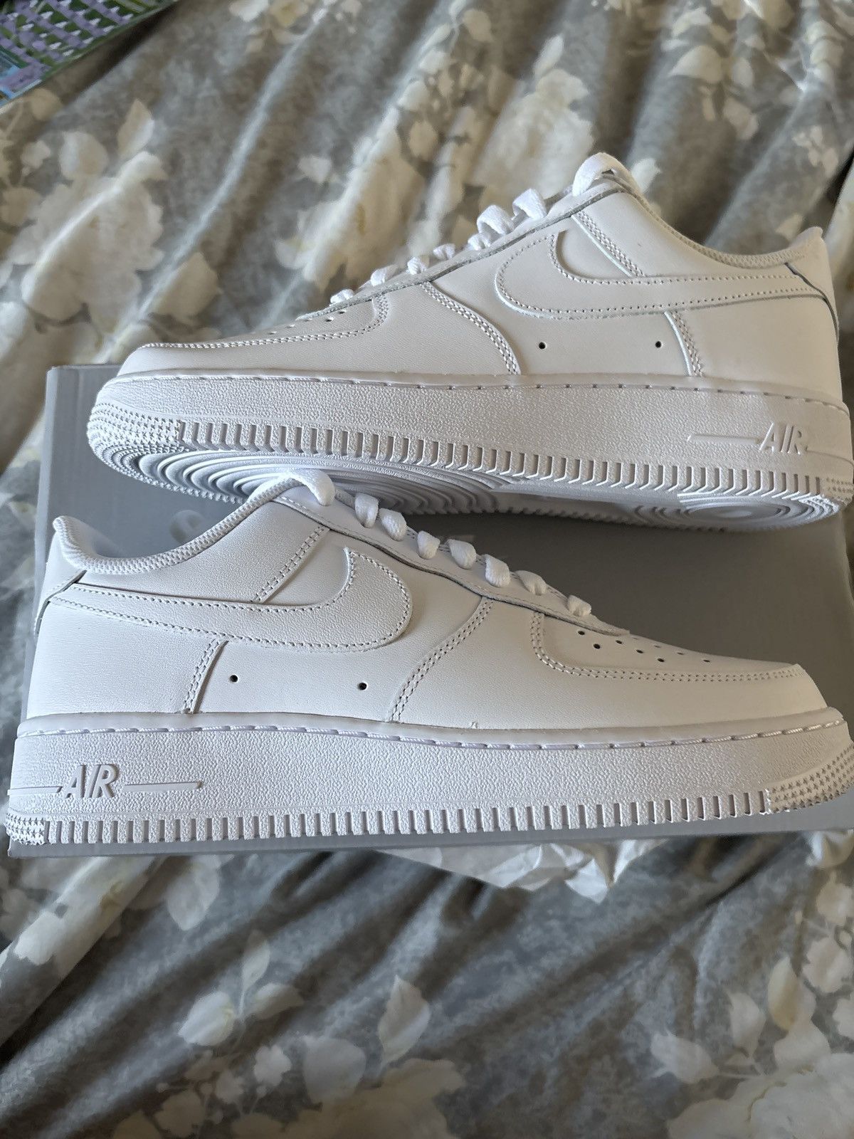 Nike Size 10 W air force 1. Size US 8.5 / EU 41-42 - 5 Thumbnail