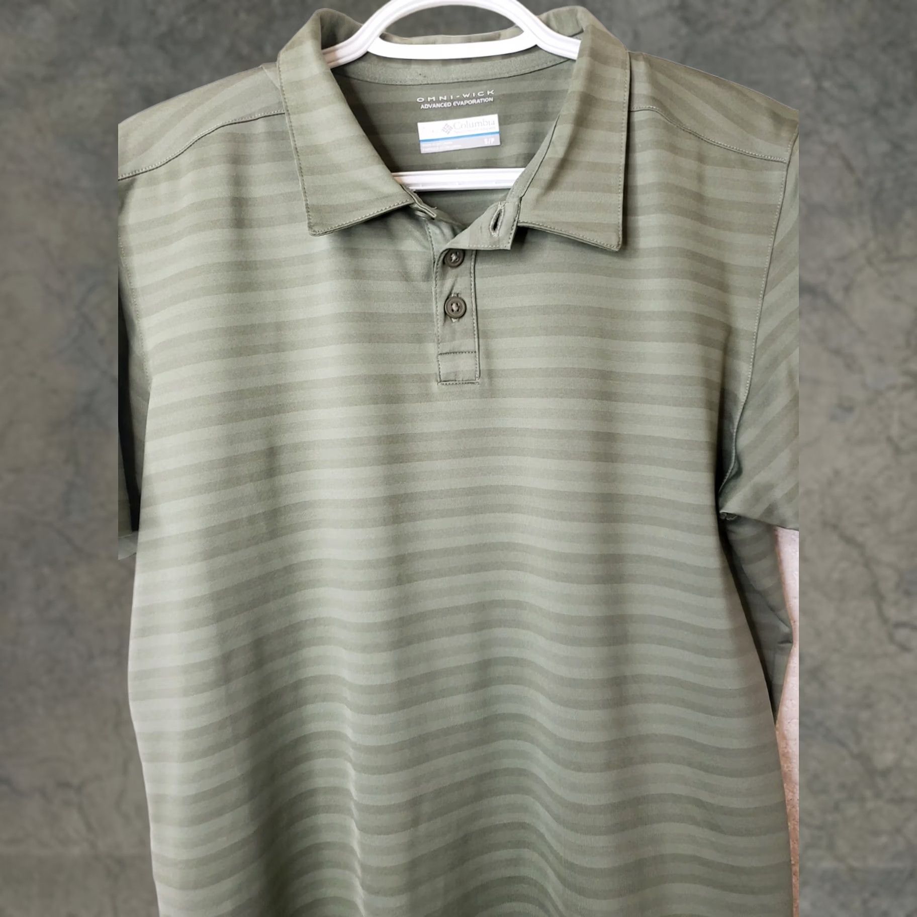Vintage Columbia Polo Shirt Men Short Sleeve Olive Green Omni-Wick OMNI-FREEZE Buttoned Collar Size US S / EU 44-46 / 1 - 1 Thumbnail