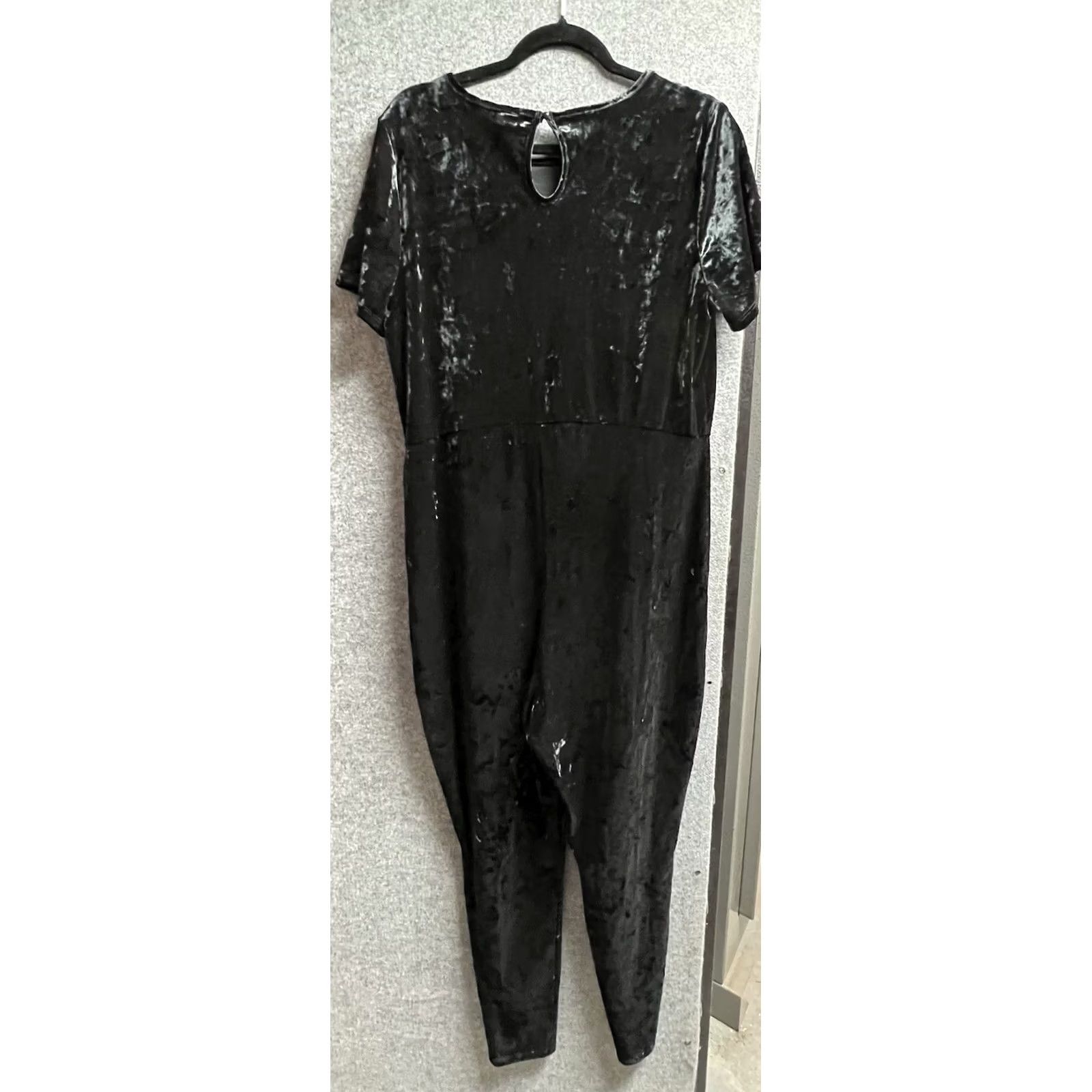 Torrid Torrid Jumpsuit One Piece Black Velvet Short Sleeve Skinny Inseam 27 in Size One Size Regular Women Clubwear Party/Cocktail Travel Casual Size 42" / US 20 - 5 Thumbnail