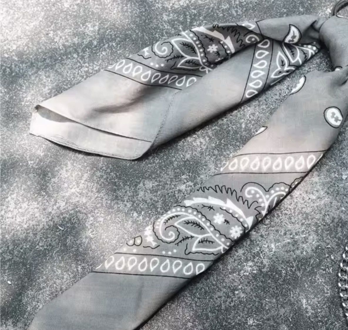 Jewelry Bandana & Silver Chain Wallet Chain / Bag Accessory Size ONE SIZE - 4 Thumbnail