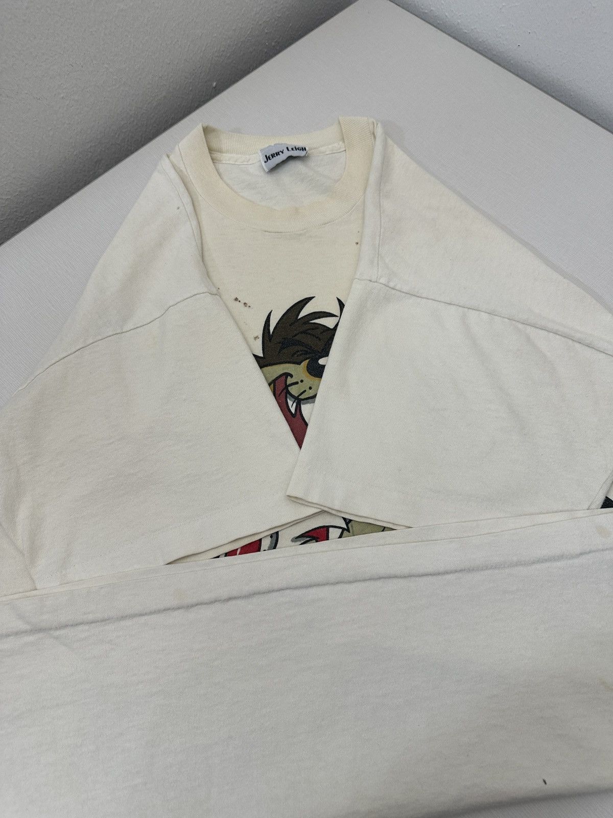 Warner Bros Vintage Looney Tunes Earner Bros TShirt Single Stitch Taz Size US XL / EU 56 / 4 - 9 Thumbnail