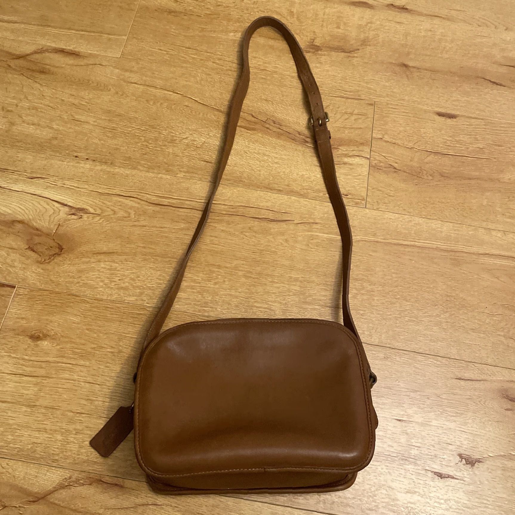 Coach VINTAGE COACH Lewiston Crossbody Bag British Tan 1990s Leather Small Womens Bags Boho Size ONE SIZE - 2 Thumbnail