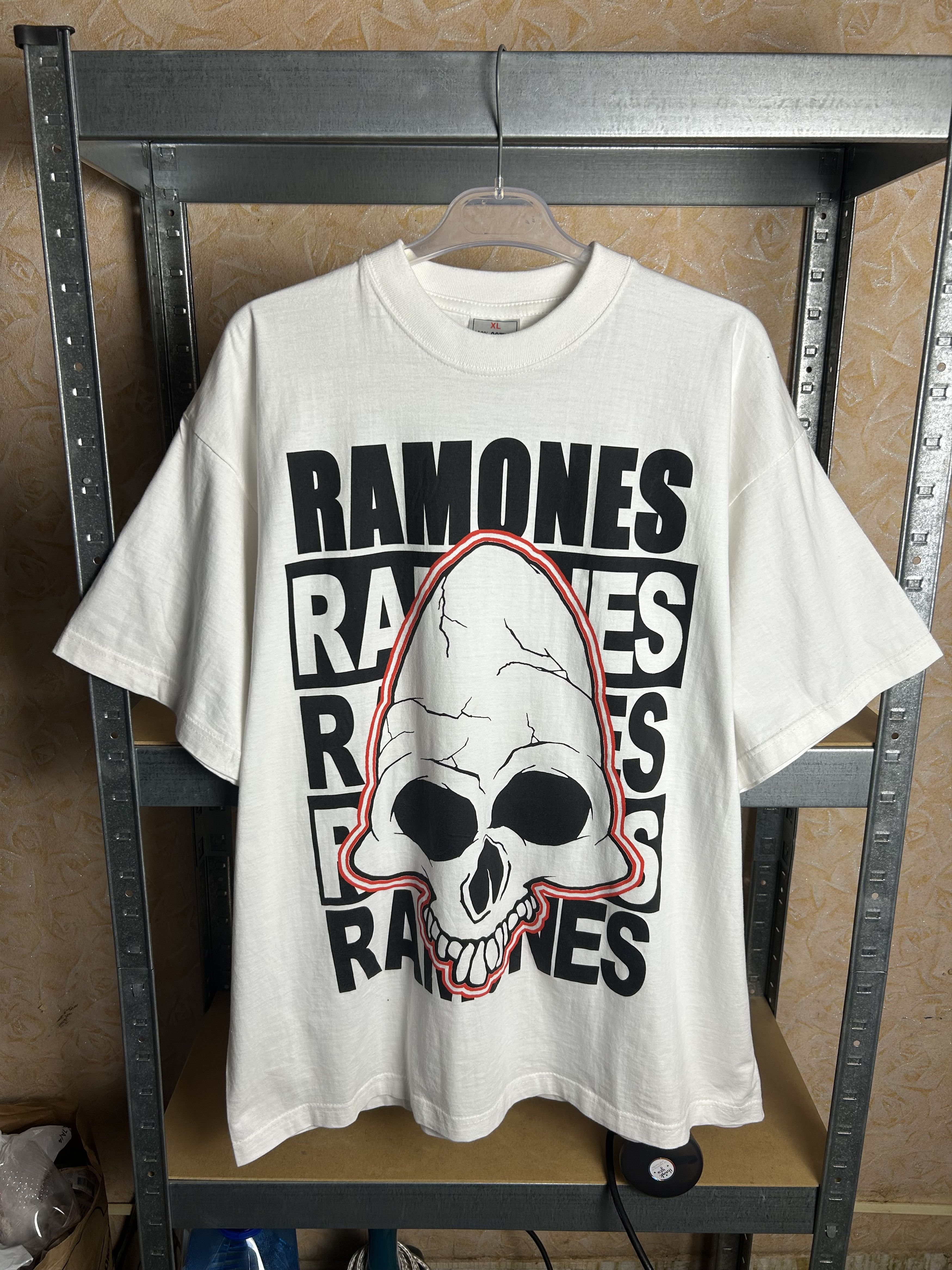 Band Tees Vintage 90s Ramones Punk Rock Band T-shirt Size US XL / EU 56 / 4 - 1 Thumbnail
