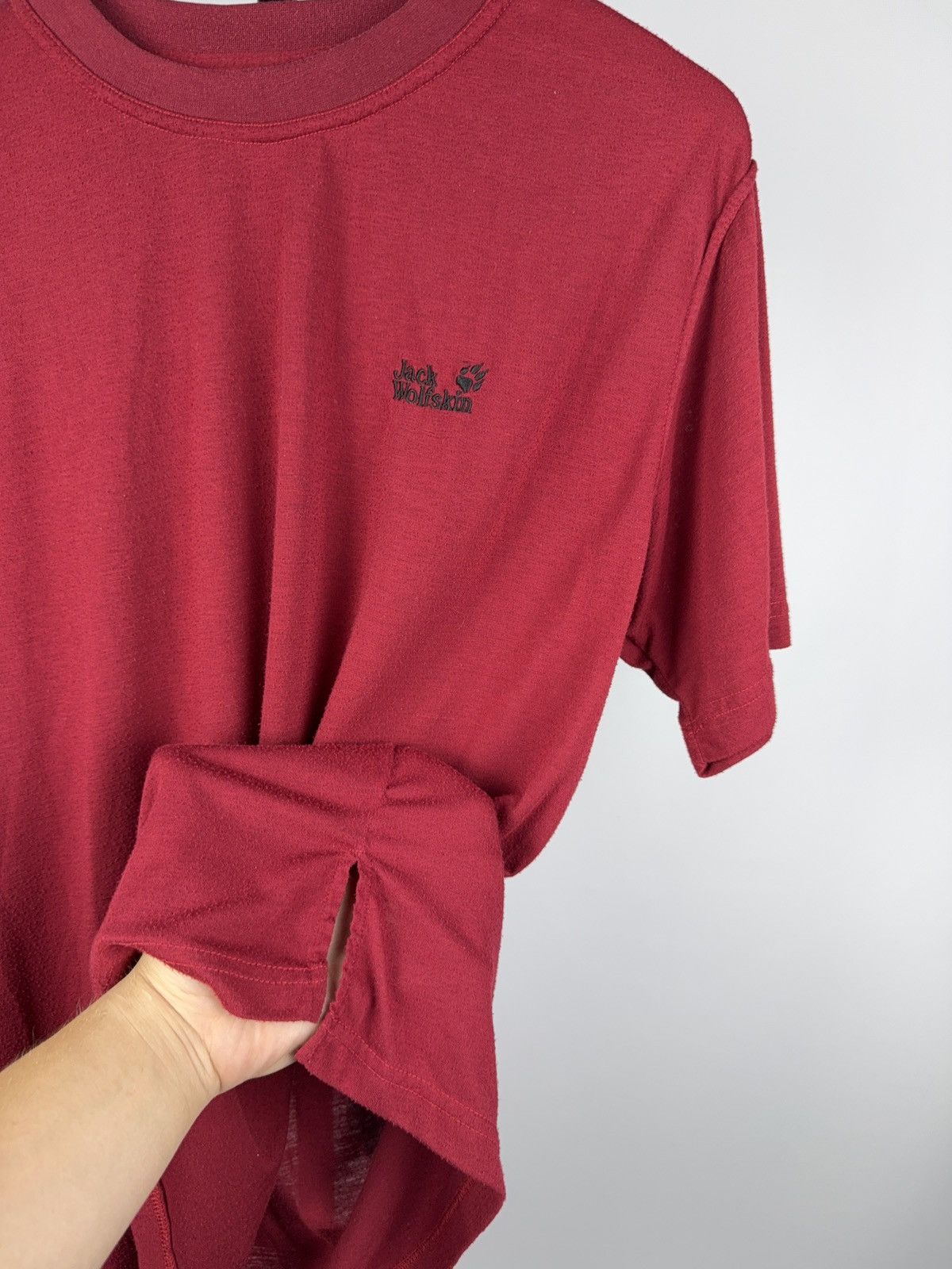 Jack Wolfskin 90s Jack Wolfskin Red Outdoor Logo Pawprint T-Shirt XL Size US L / EU 52-54 / 3 - 3 Thumbnail