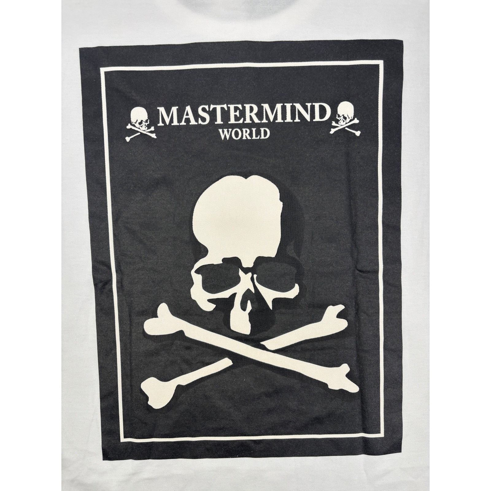 Mastermind Japan Mastermind World Boxed Patch Logo White T-Shirt Size Medium Size US M / EU 48-50 / 2 - 2 Thumbnail