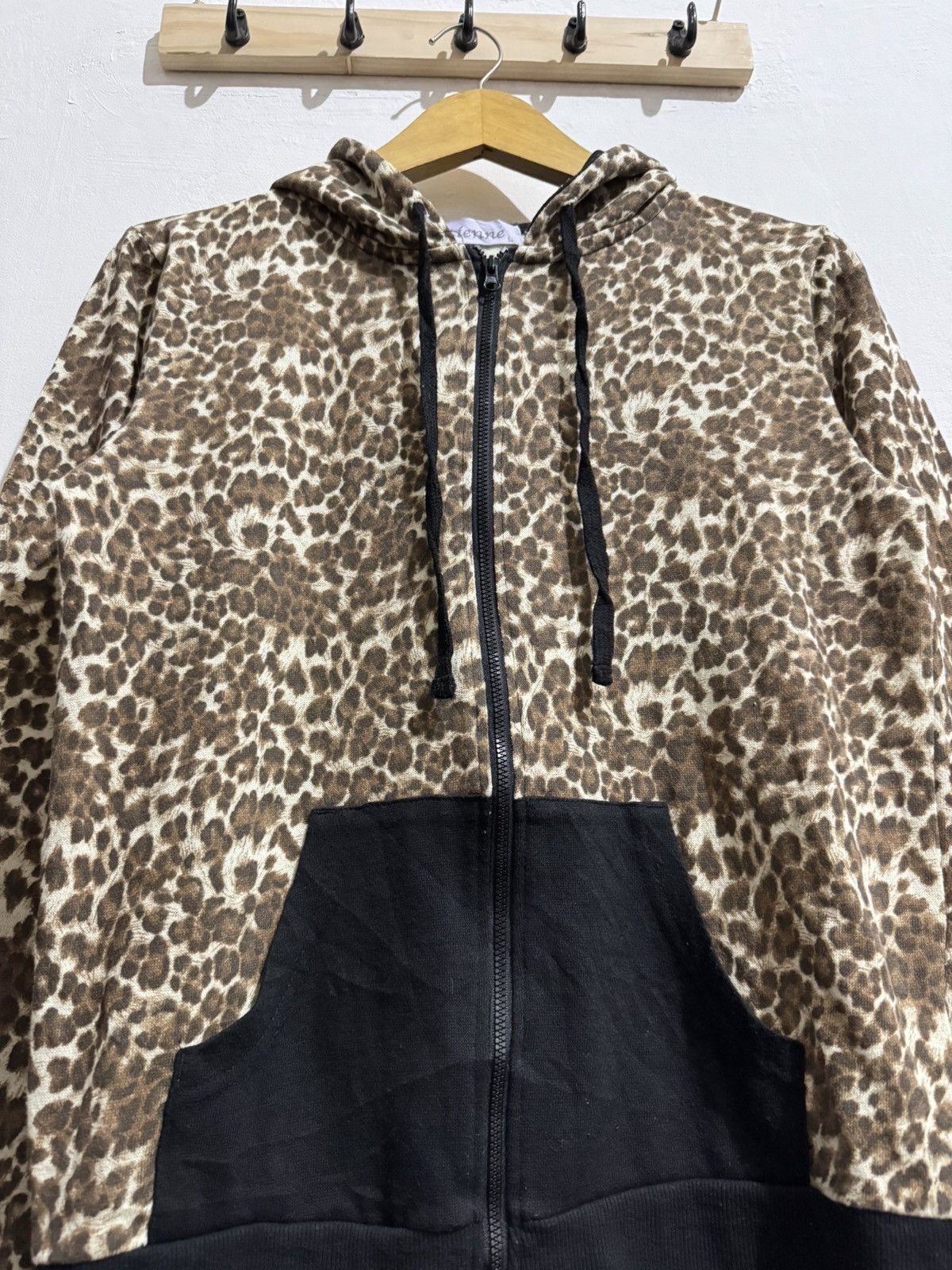 Japanese Brand Y2k ETIENNE LEOPARD POEM IFSIXWASNINE LGB STYLE ZIP HOODIE Size US M / EU 48-50 / 2 - 3 Thumbnail