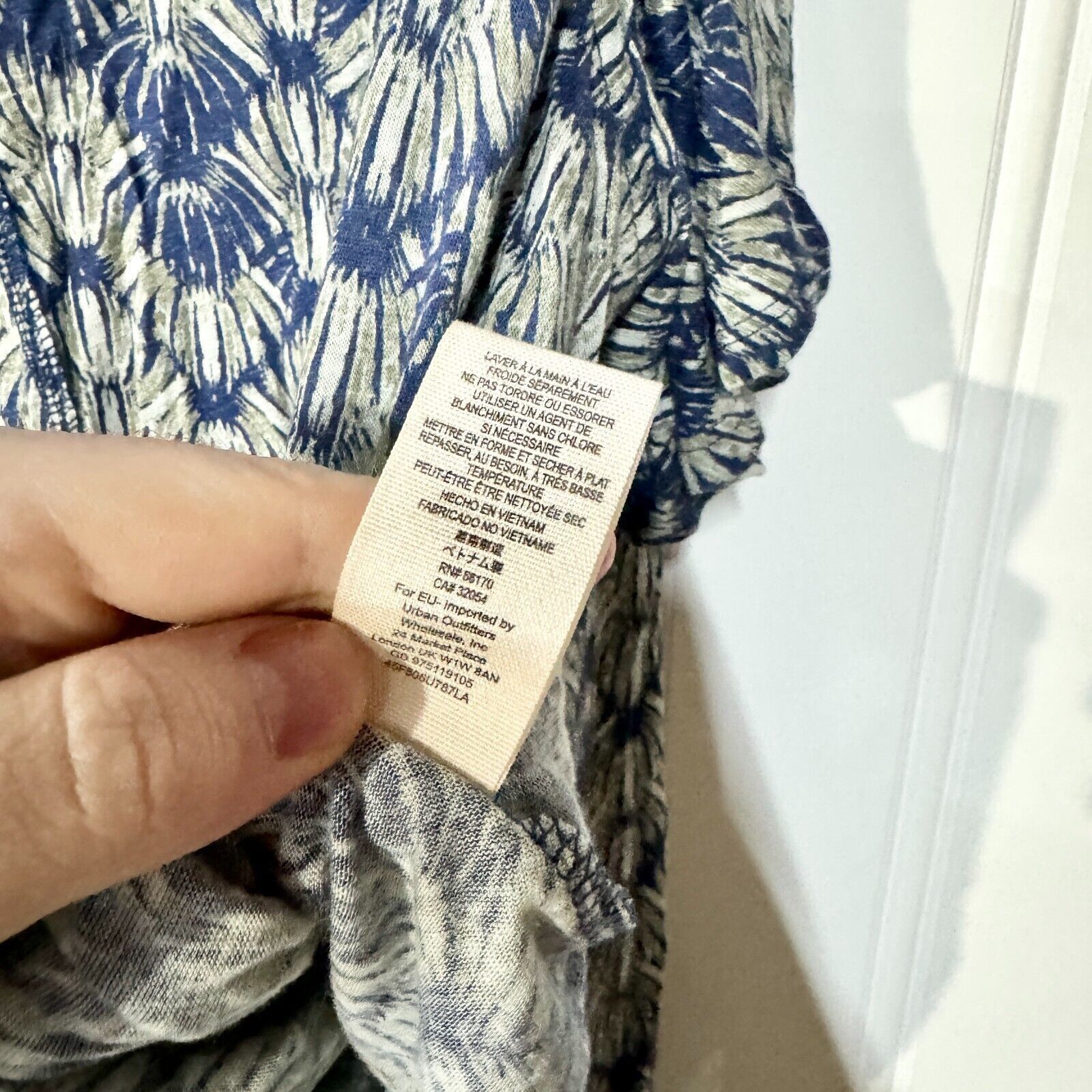 Free People We The Free Linen Flutter Sleeve Cold Shoulder Top Medium Size M / US 6-8 / IT 42-44 - 4 Thumbnail