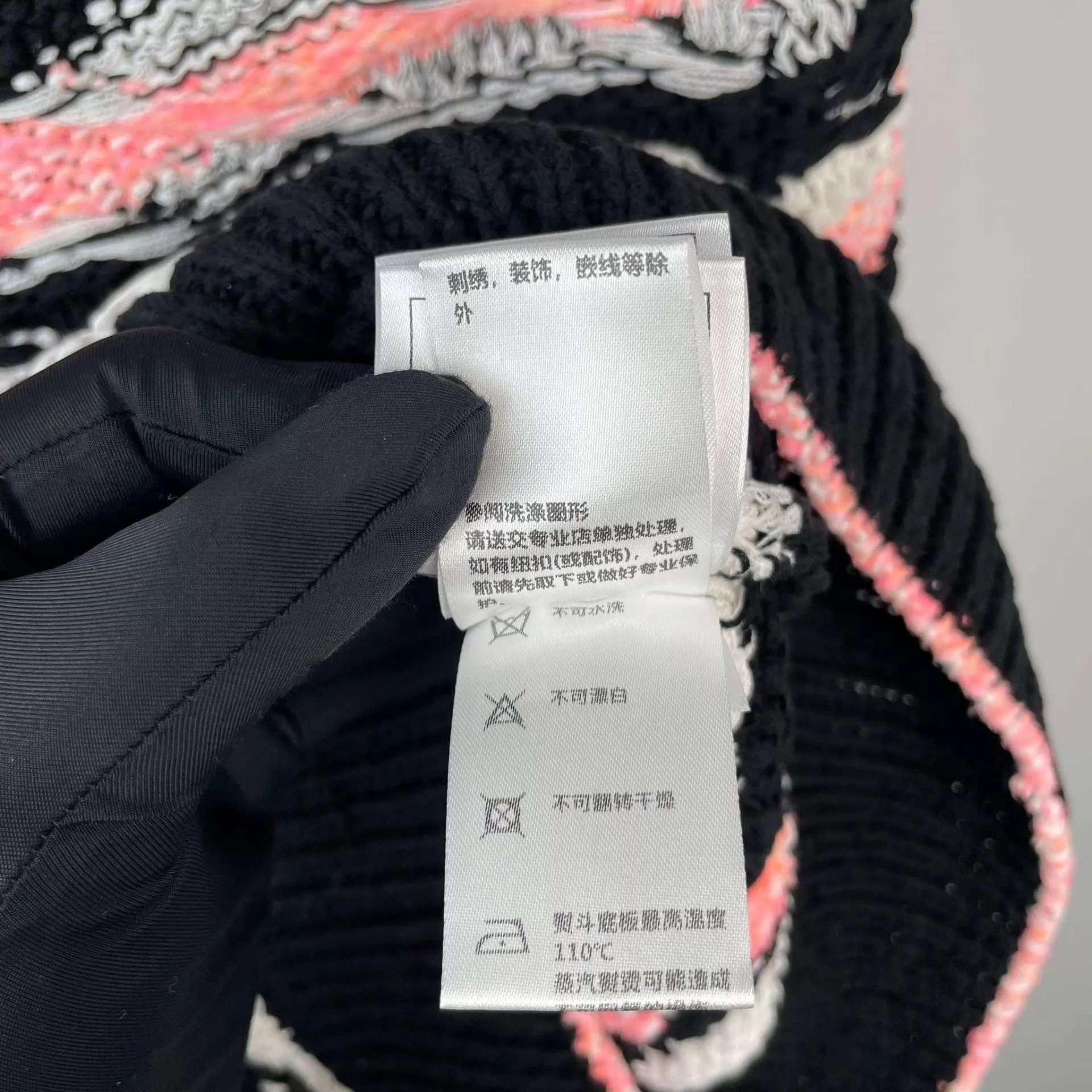 Chanel Chanel knit cardigan black pink colorblock 34 Size XS / US 0-2 / IT 36-38 - 7 Thumbnail