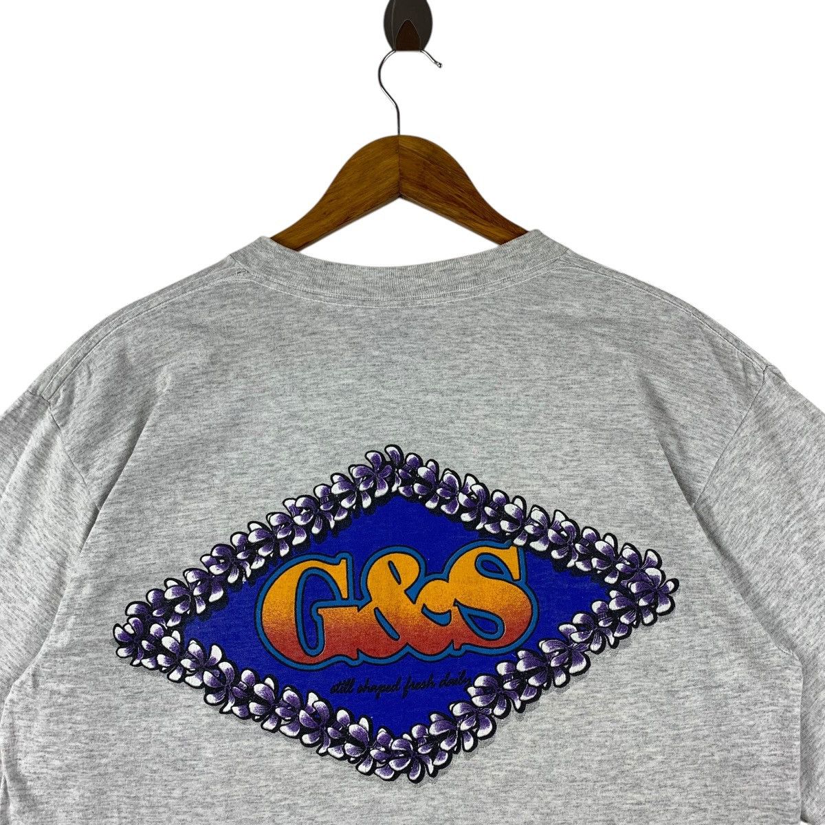 Vintage Vintage GORDON & SMITH Surfing back hit logo tee Size US L / EU 52-54 / 3 - 11 Thumbnail