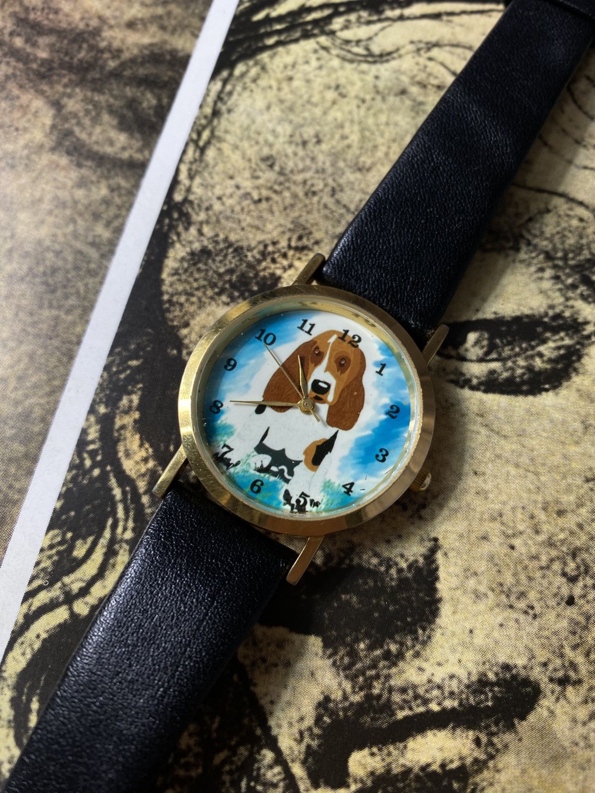 Japanese Brand Vintage Dog Face Watch. Beagle/Spaniel Print. Unisex Size ONE SIZE - 5 Thumbnail
