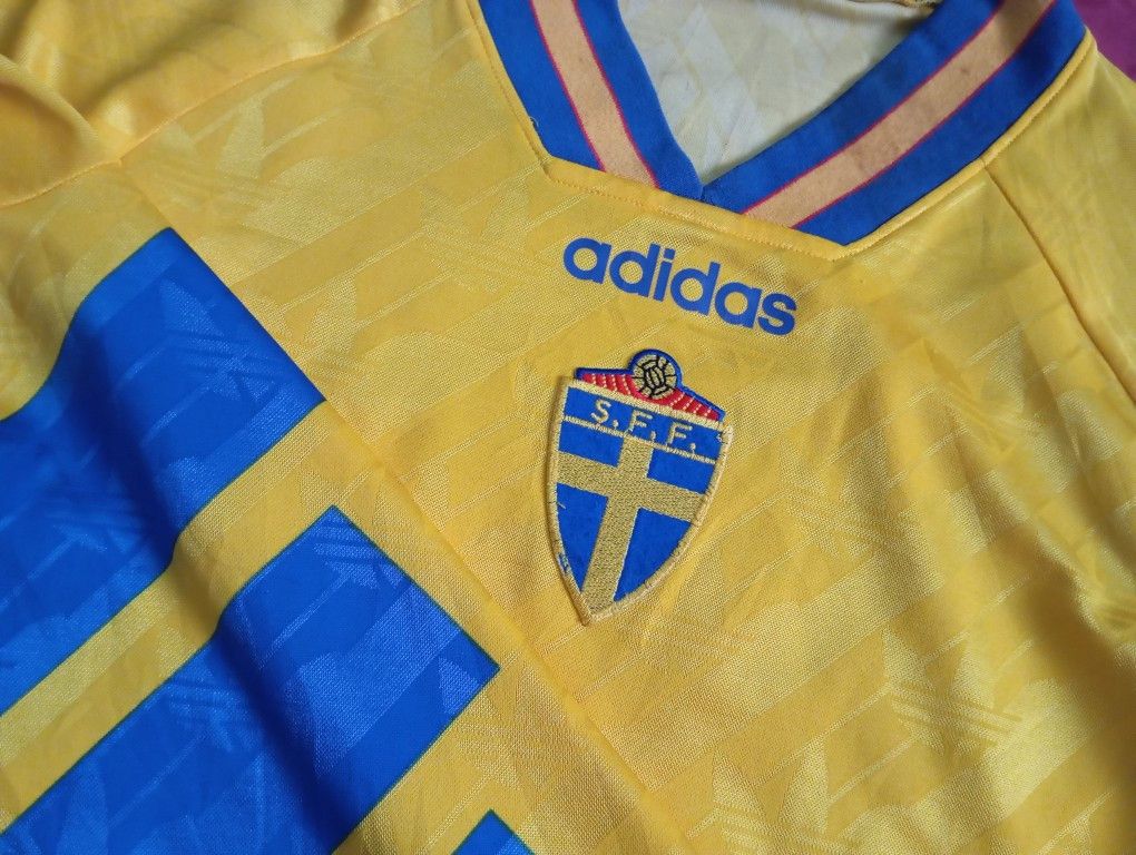 Adidas VTG 90s Adidas Sweden World Cup jersey 🇸🇪⚽ Size US L / EU 52-54 / 3 - 2 Thumbnail