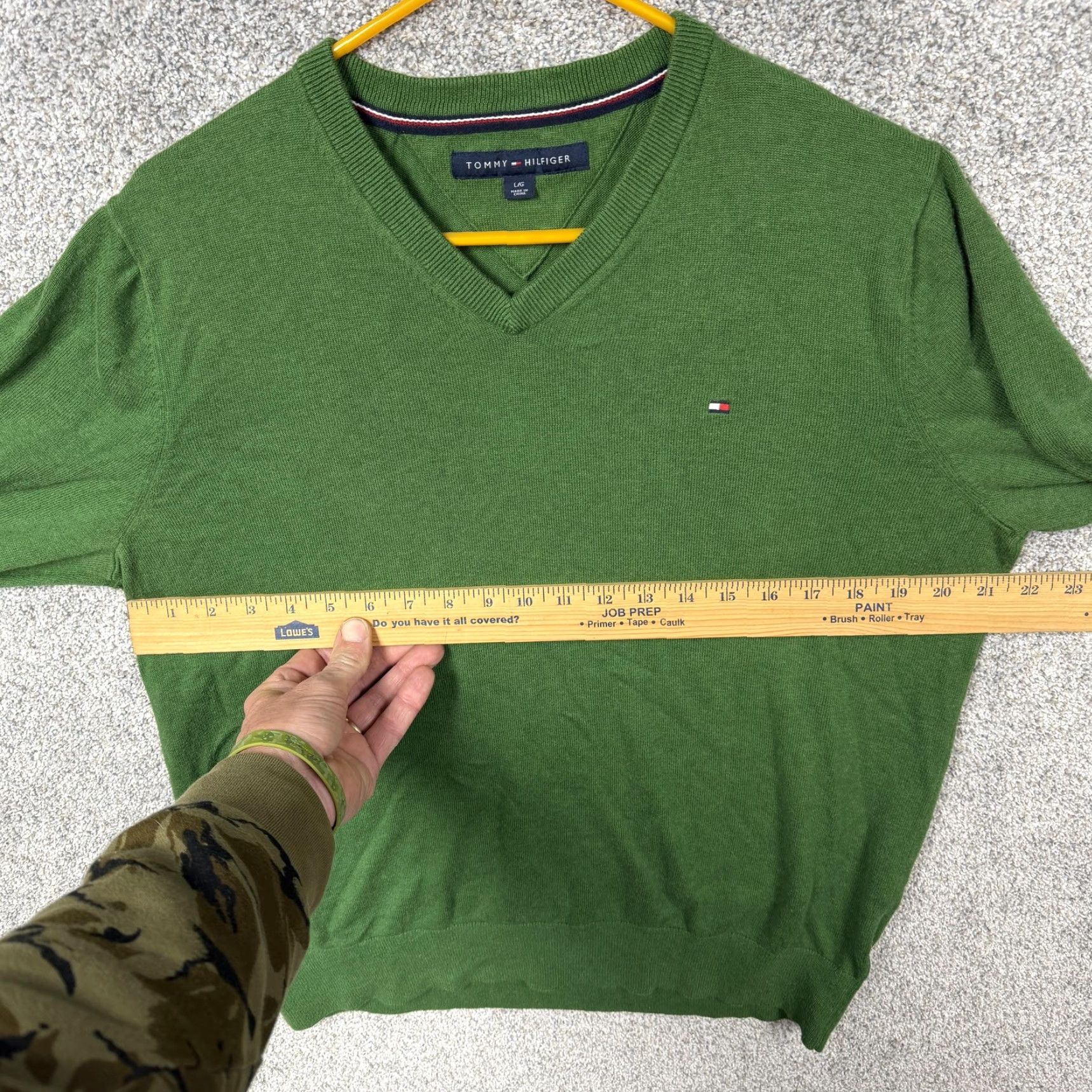 Tommy Hilfiger Tommy Hilfiger Sweater Men L Green Knit Solid V-Neck 100% Cotton Embroidered Logo Polo Pullover Classic Modern Size US L / EU 52-54 / 3 - 3 Thumbnail