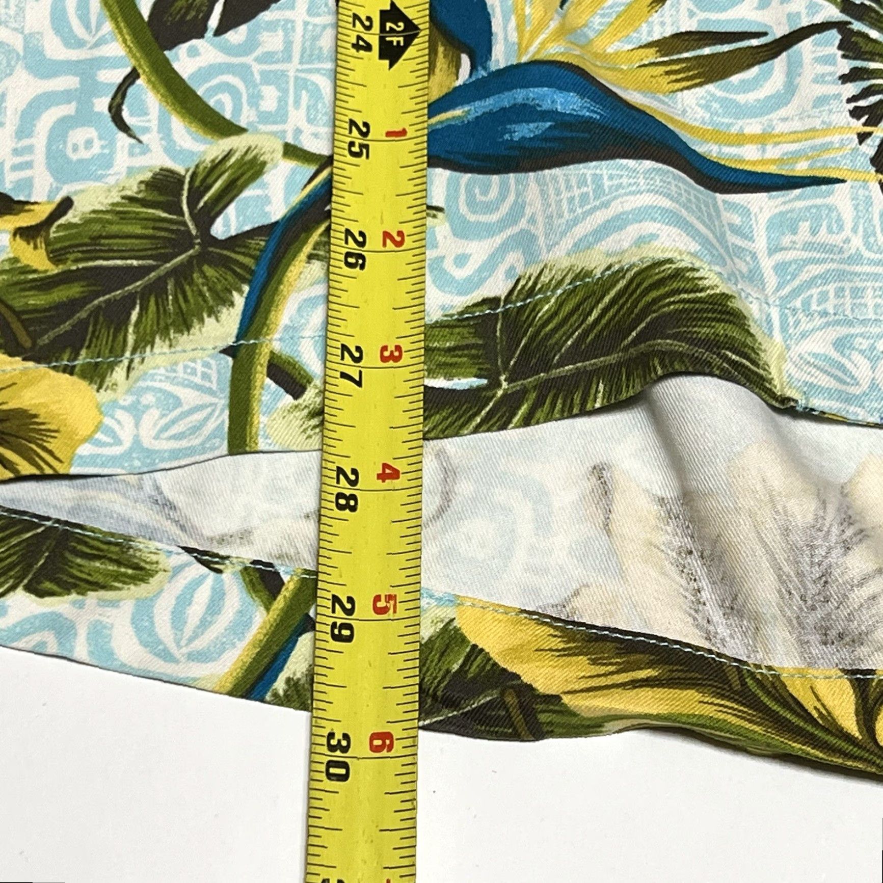 Tommy Bahama Tommy Bahama Men's L Artist Series 2021 100% Silk Floral Tribal Hawaiian Shirt Size US L / EU 52-54 / 3 - 5 Thumbnail