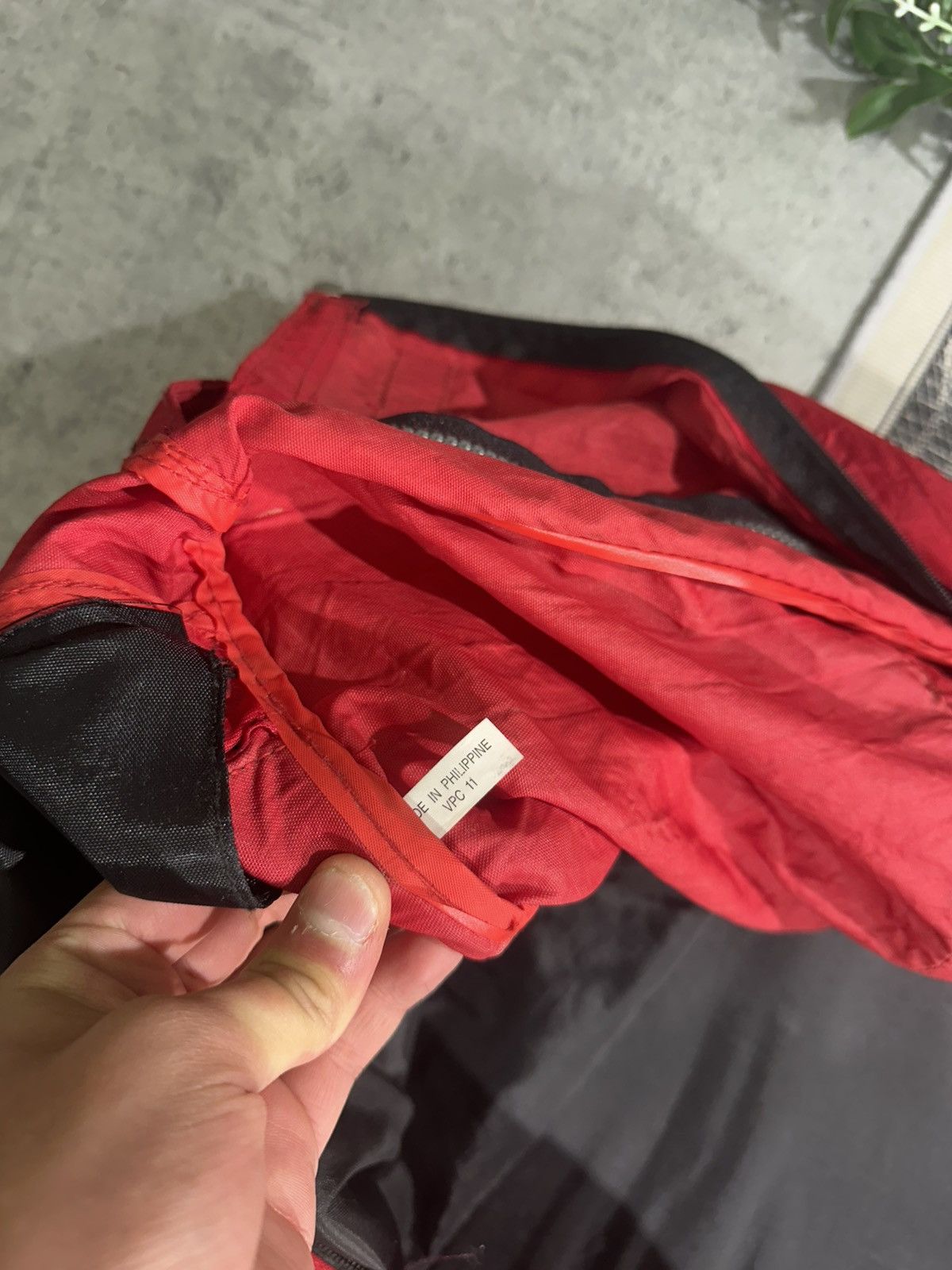 Marlboro Vintage 90’s Marlboro Unlimited Red Travel Bag Size ONE SIZE - 9 Thumbnail