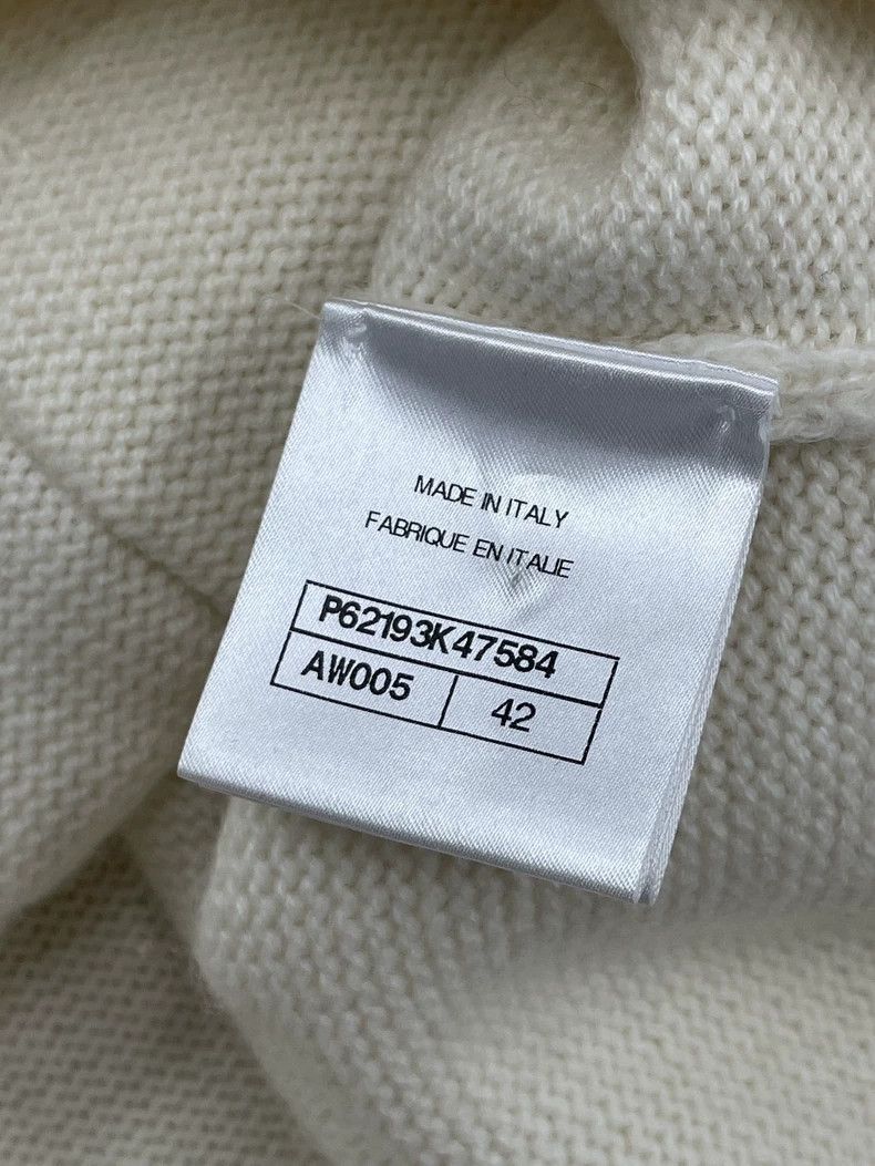 Chanel Snow series white snowflake diamond buckle cashmere