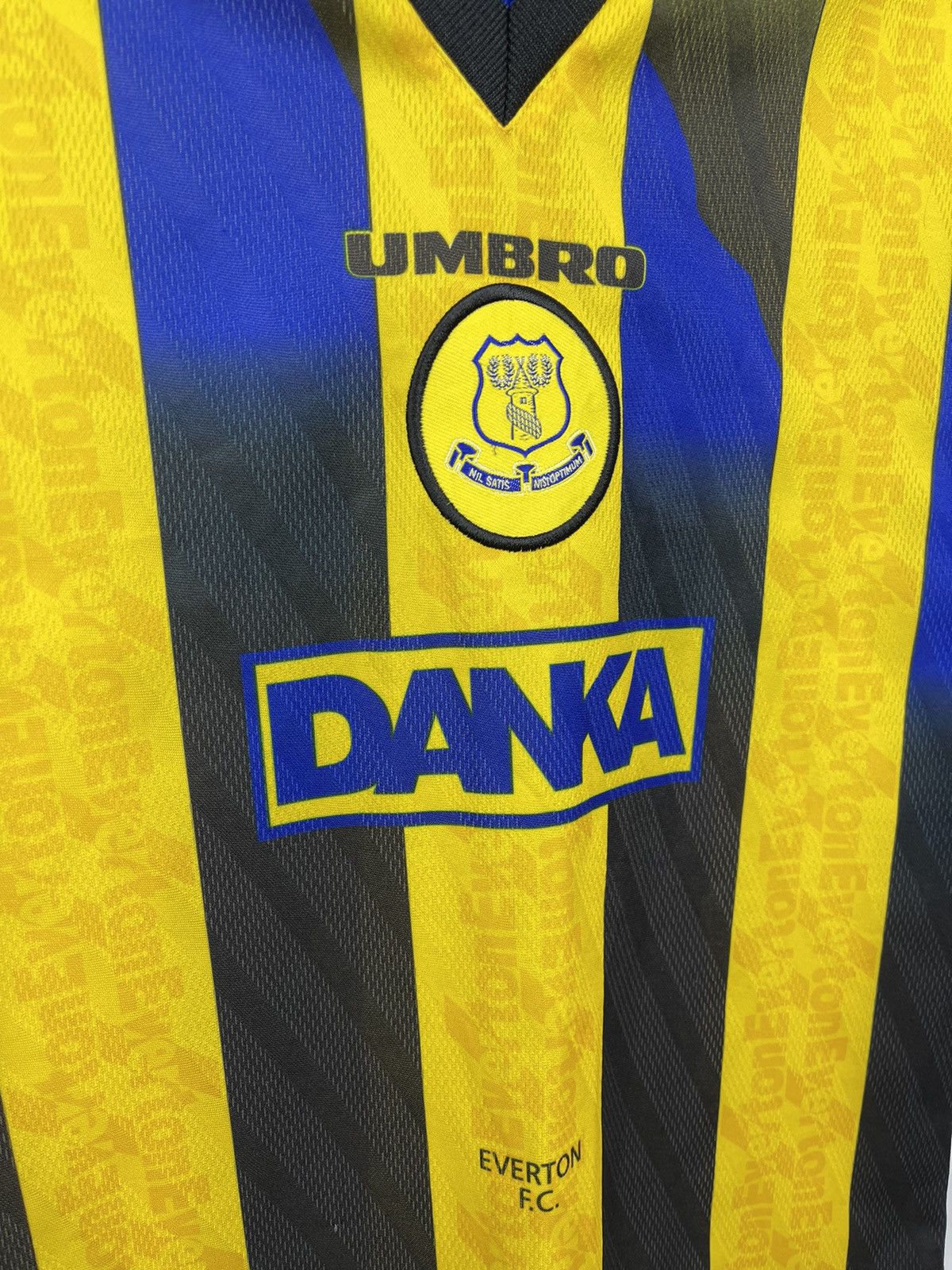 Umbro EVERTON 1996 1998 AWAY FOOTBALL SHIRT JERSEY UMBRO sz L BOYS Size US XS / EU 42 / 0 - 2 Thumbnail