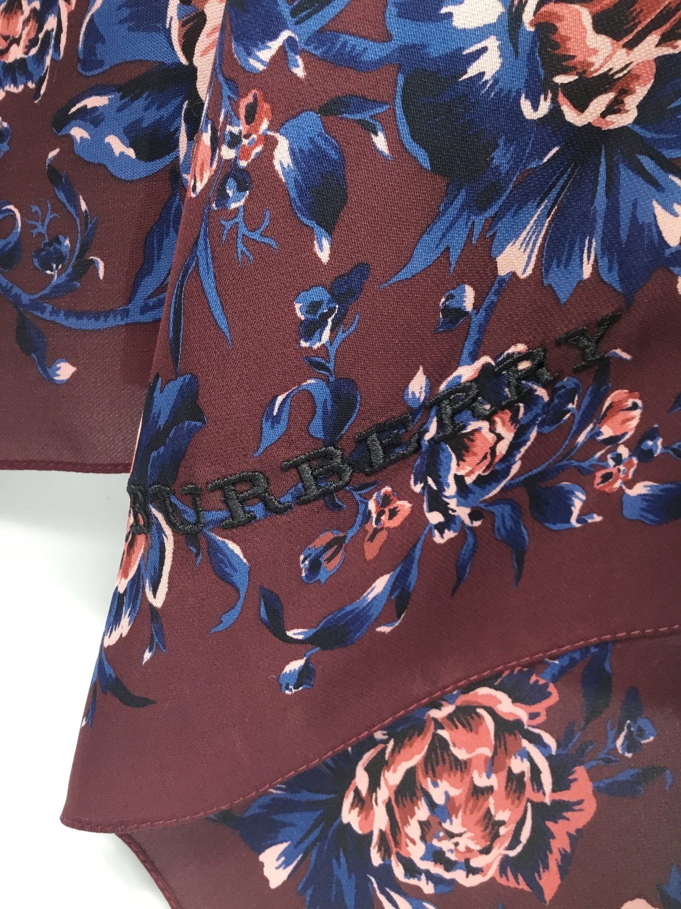 Burberry Silk stole Burberry Size ONE SIZE - 5 Thumbnail