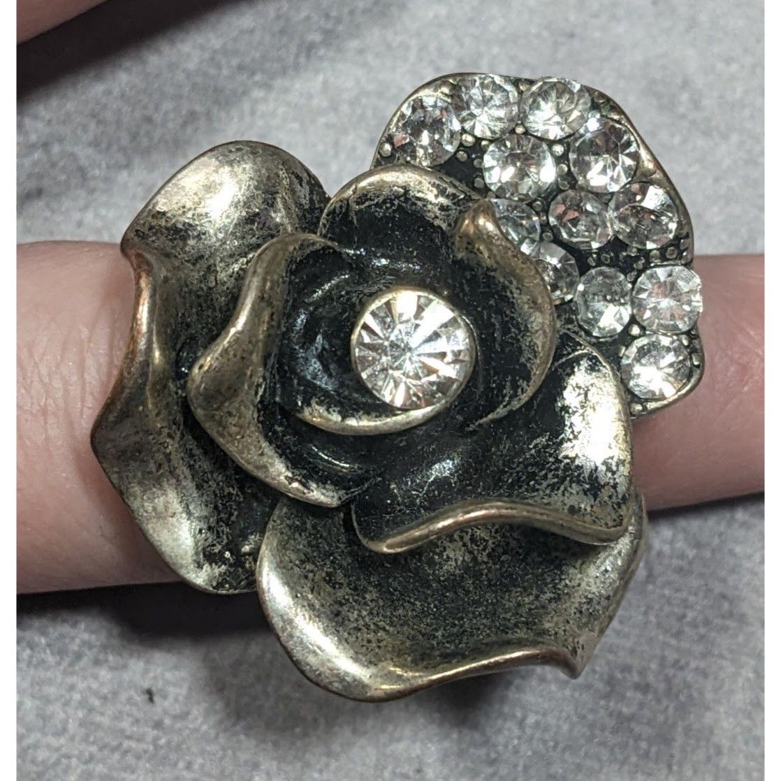 Other Vintage Glam Chunky Floral Silver Tone Stretch Ring Size 8 Size ONE SIZE - 7 Thumbnail
