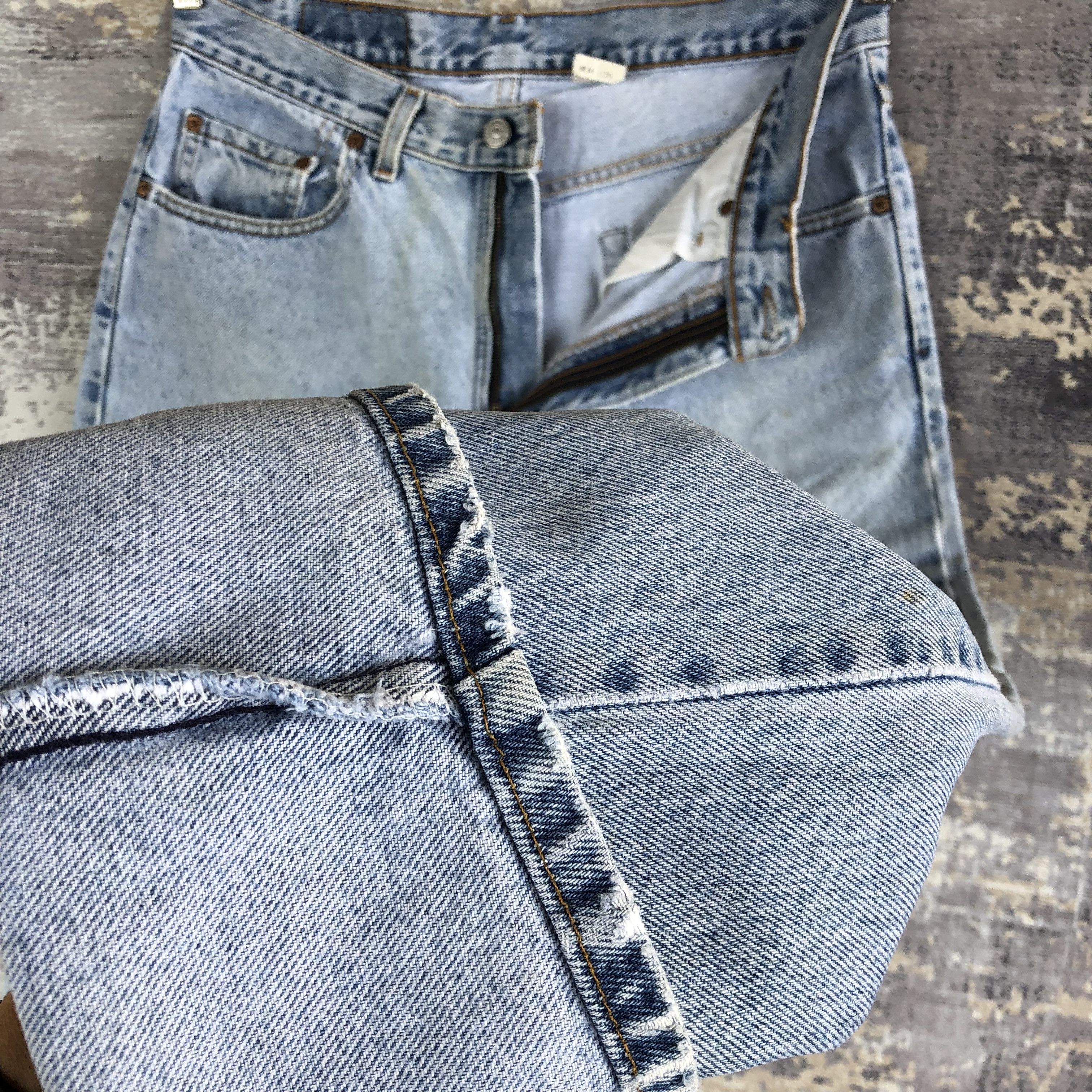Levi's Vintage Levis 550 Light Wash Jeans Levi's Sun Faded Denim Size US 32 / EU 48 - 8 Thumbnail