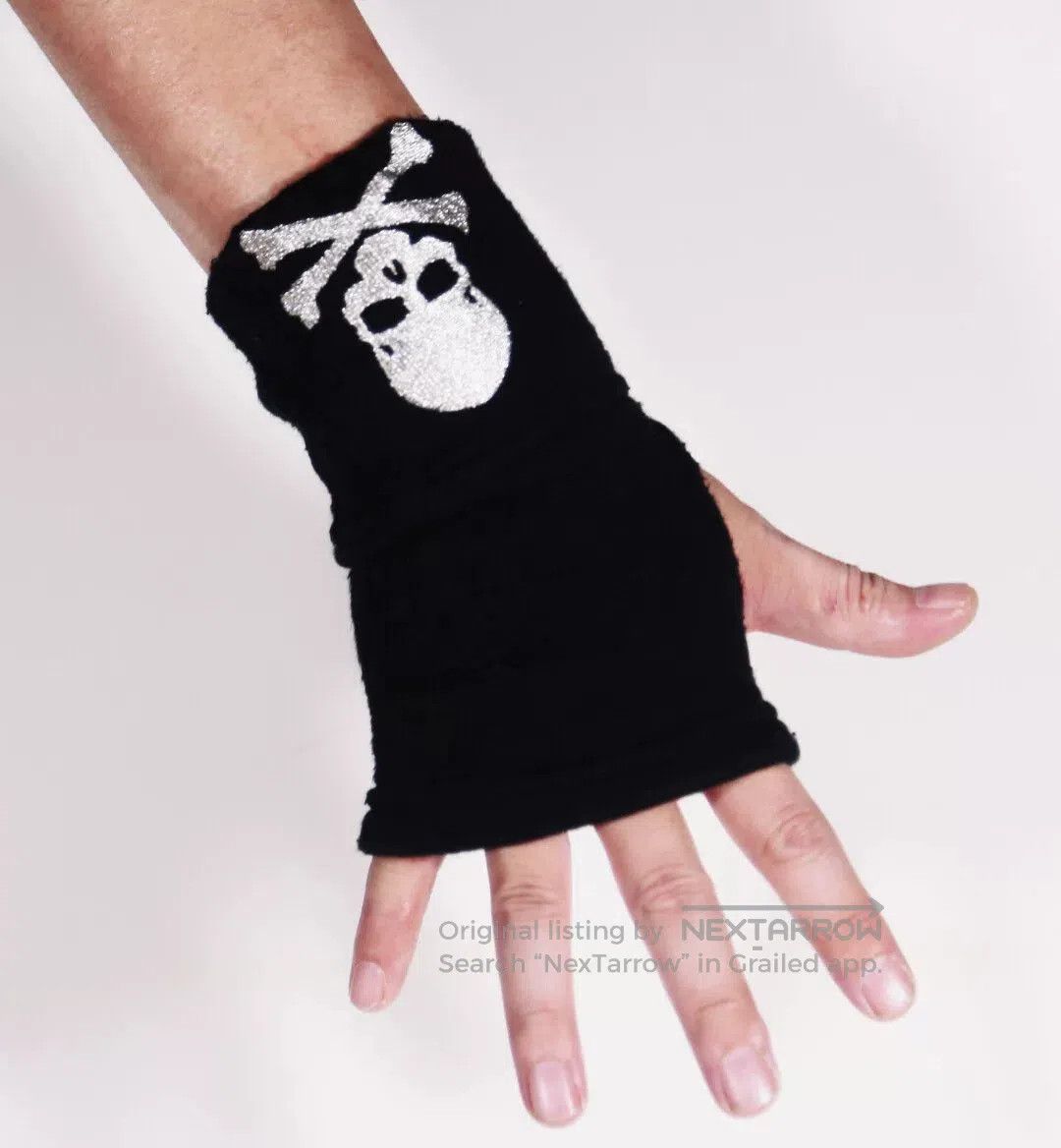 Mastermind Japan mastermind Japan MMJ Skull Embroidery Fingerless Gloves. Size ONE SIZE - 5 Thumbnail