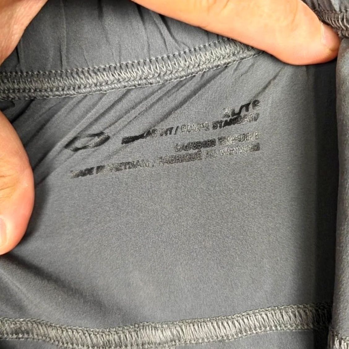 Oakley Oakley Shorts Mens 36 Gray Microfiber Stretch Drawstring Pockets Athletic Gym Size US 36 / EU 52 - 4 Thumbnail