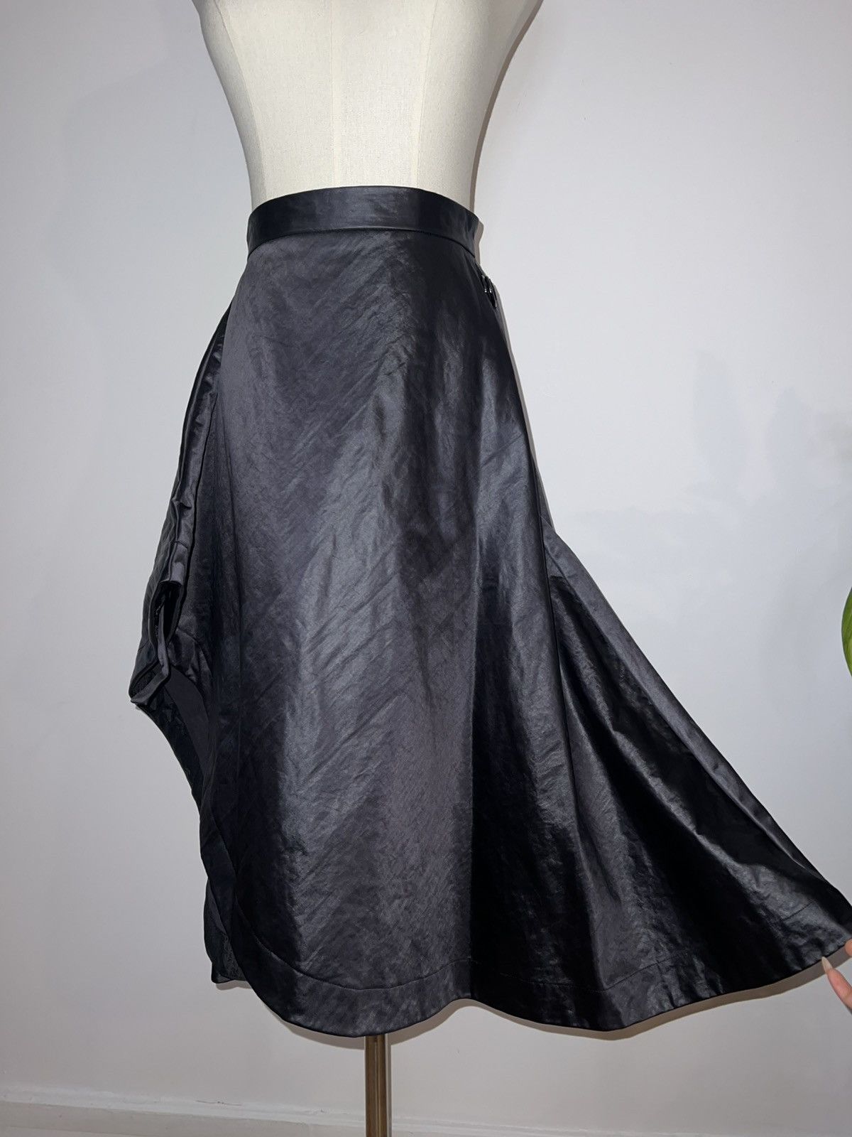 ANREALAGE Anrealage asymmetric wrap skirt in nylon with belt detail. Size 27" / US 4 / IT 40 - 9 Thumbnail