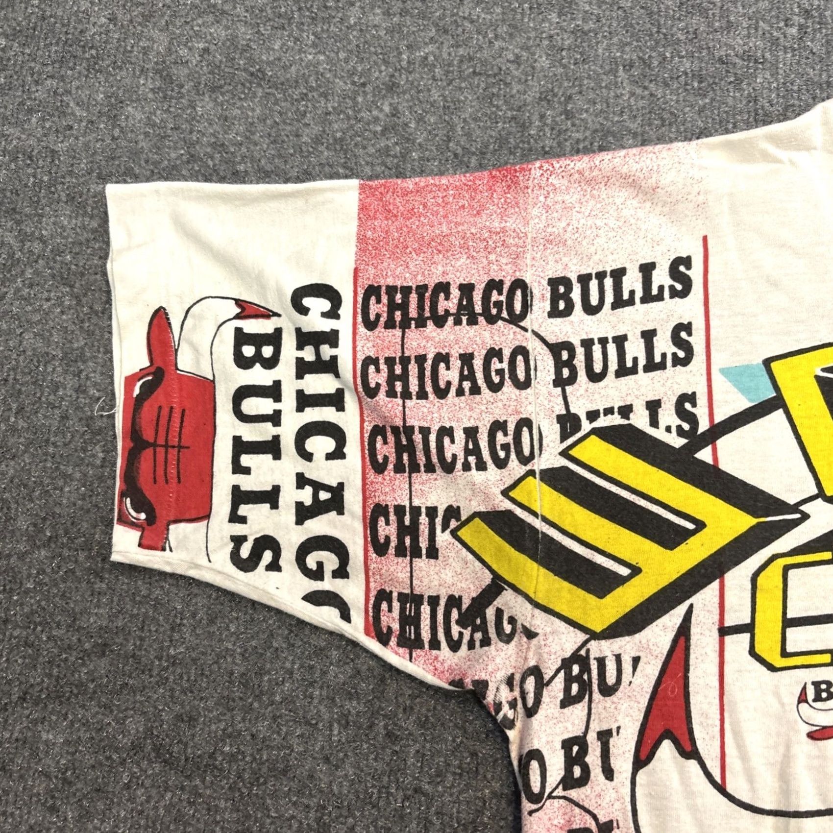 Vintage VINTAGE Chicago Bulls Shirt All Over Print 3 Time World Champs Magic Johnson XL Mens 90s Size US XL / EU 56 / 4 - 4 Thumbnail