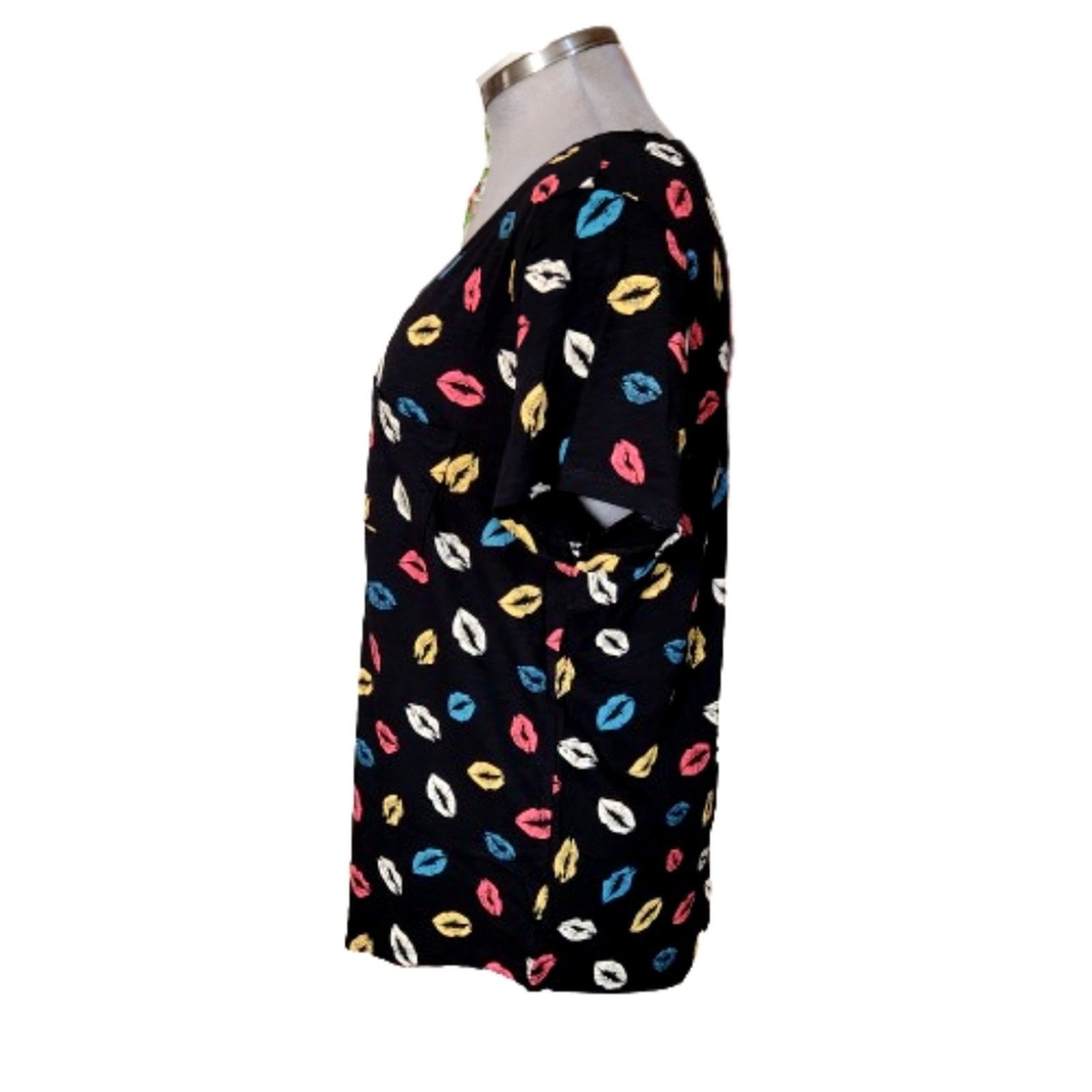 Torrid TORRID ☆ MUTI-COLOR KISSES ☆ CLASSIC SLUB TEE ☆ NWOT Size 4XL / US 24-26 - 4 Thumbnail