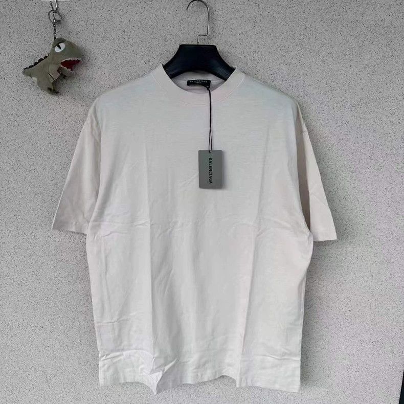 Balenciaga Balenciaga Short sleeves with small logo on the back Size US XL / EU 56 / 4 - 1 Thumbnail