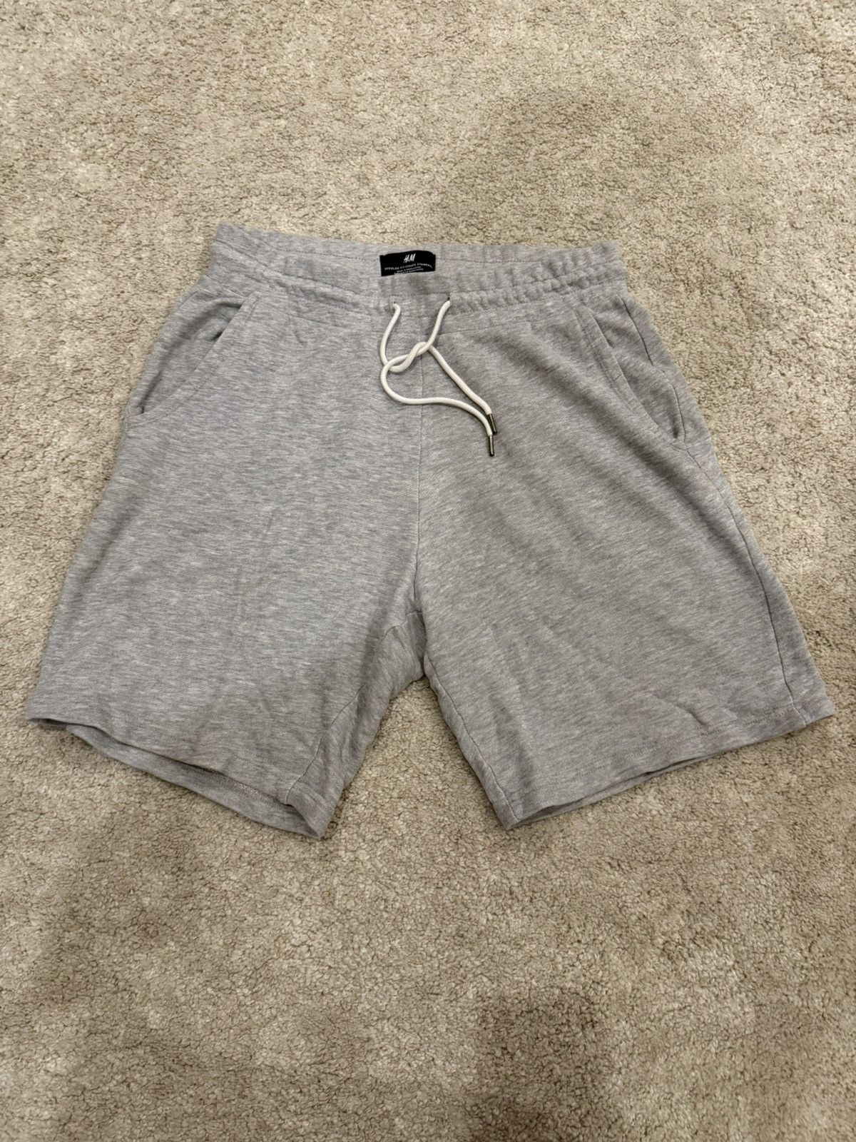 H&M H&M Relaxed Fit Shorts sz M Size US 32 / EU 48 - 1 Thumbnail
