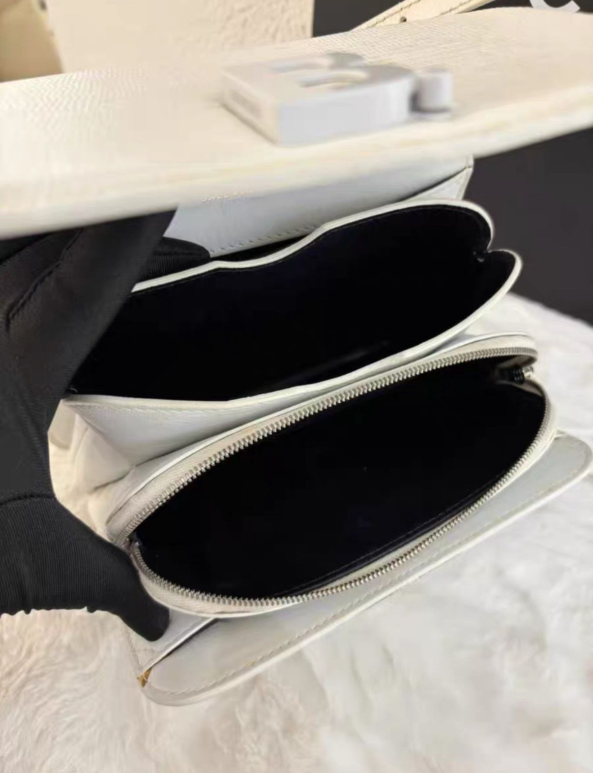 Balenciaga Balenciaga white B-logo lizard-textured box bag J38 Size ONE SIZE - 9 Thumbnail