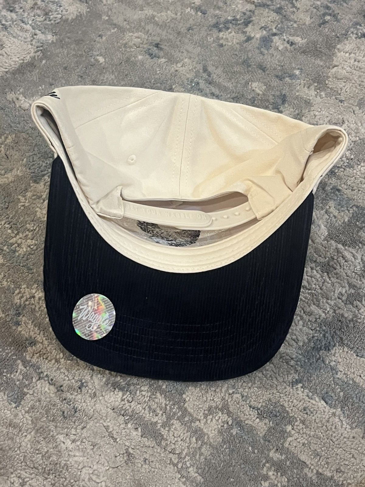 Other Beige and navy blue snap back Size ONE SIZE - 2 Thumbnail