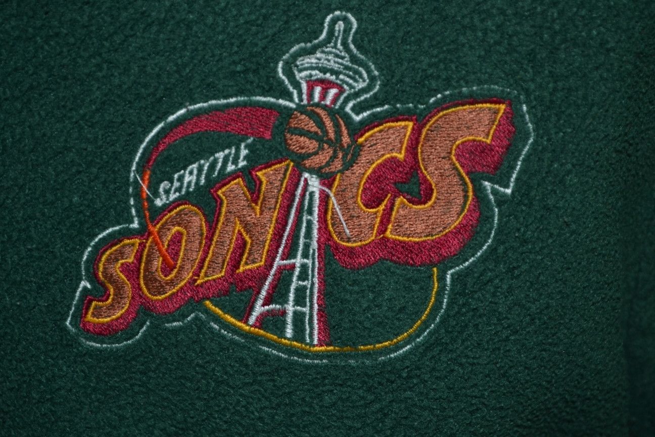 NBA × Salem Sportswear × Vintage Vintage 90s Seattle Supersonics Genuine Stuff NBA Fleece L Size US L / EU 52-54 / 3 - 7 Thumbnail
