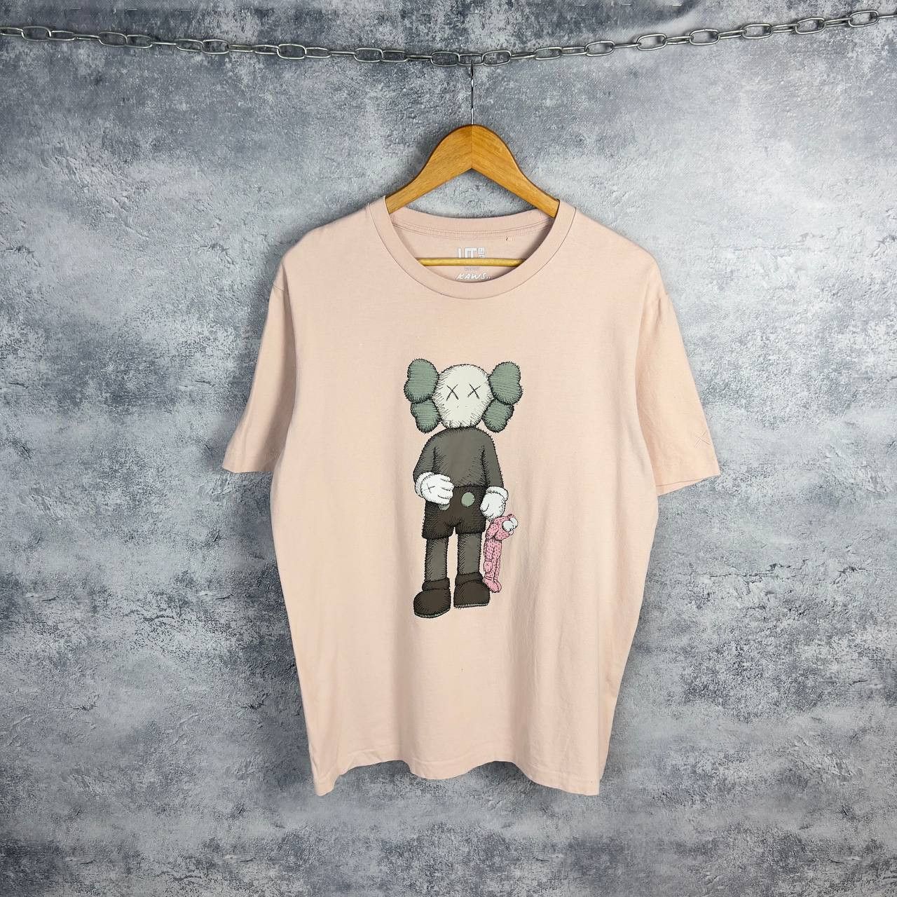 Uniqlo Uniqlo Kaws Tee Men's Size L Beige Pink Cotton Short Sleeve` Size US L / EU 52-54 / 3 - 1 Thumbnail