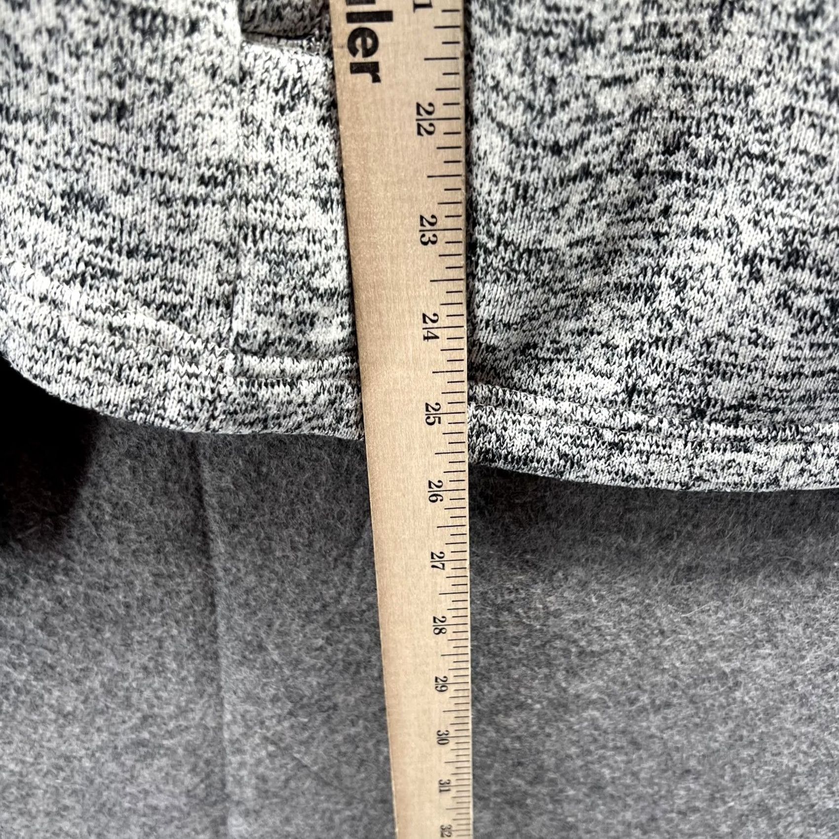 Vintage VINTAGE? No. Columbia Sweater Women S Heather Gray Pullover Fleece Hooded Logo Casual Size S / US 4 / IT 40 - 6 Thumbnail