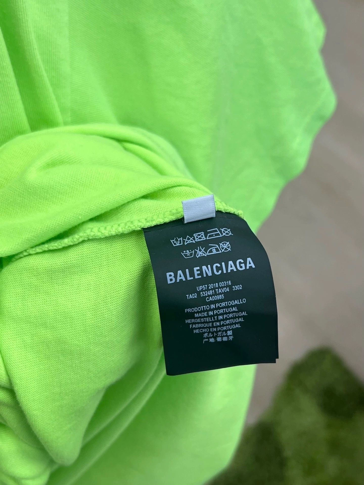 Balenciaga balenciaga logo short sleeve t-shirt in neon Size US S / EU 44-46 / 1 - 6 Thumbnail