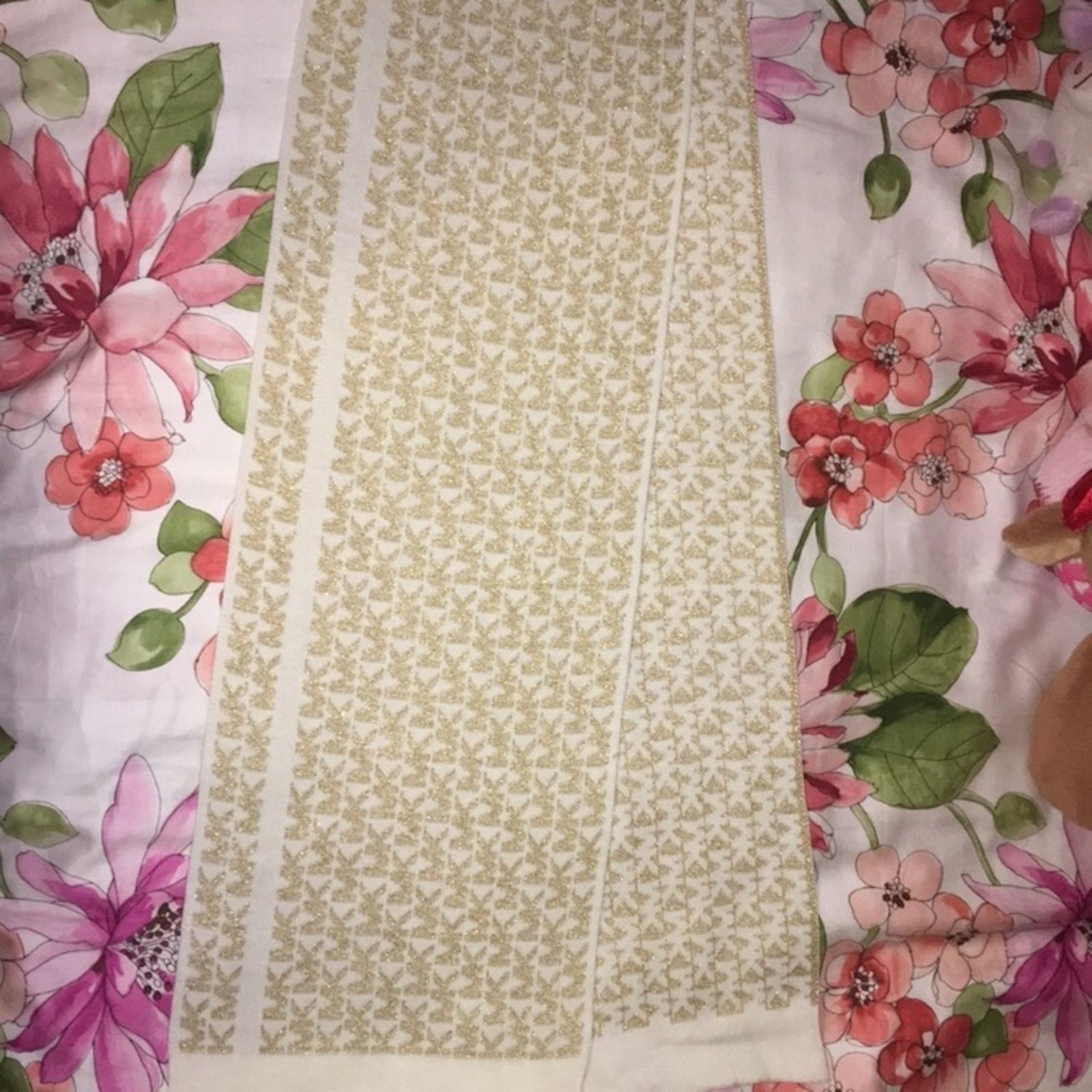 Michael Kors NWT Michael Kors scarf Size ONE SIZE - 1 Thumbnail